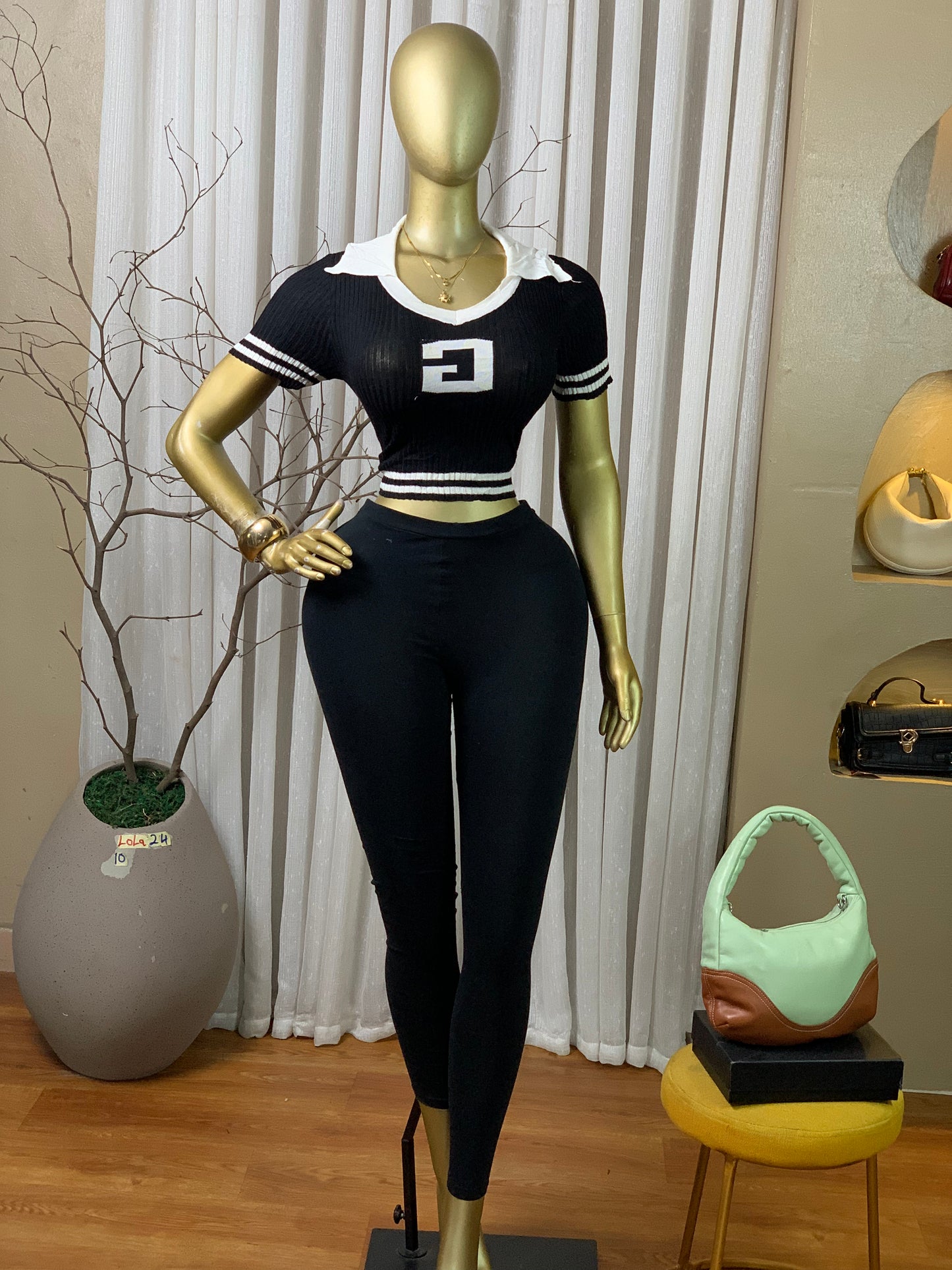 LOLA24 SIZE10 white&black top