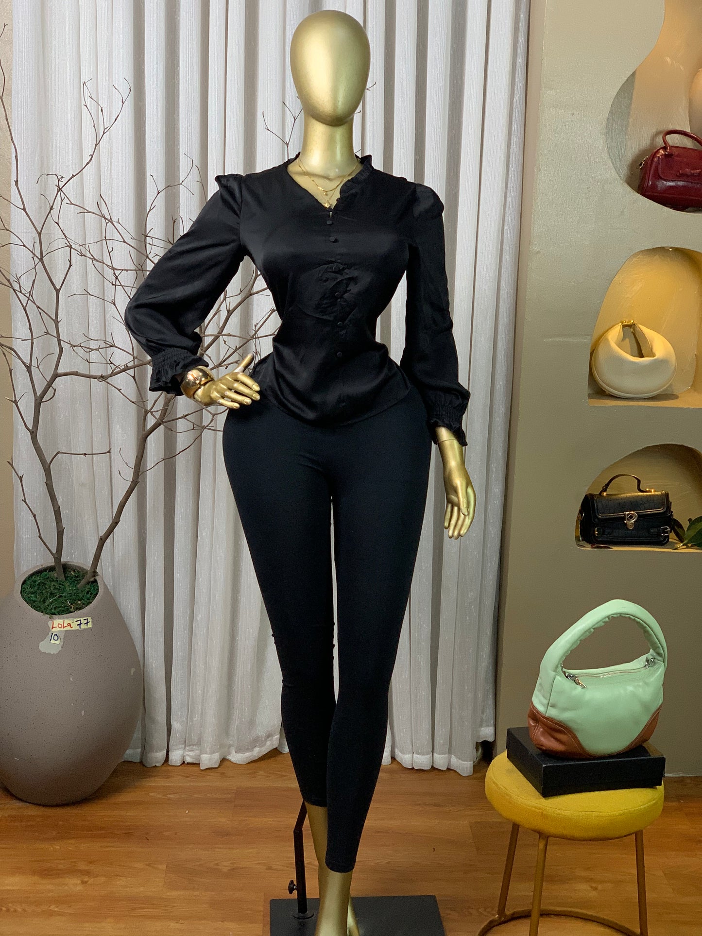 LOLA77 SIZE10 black top