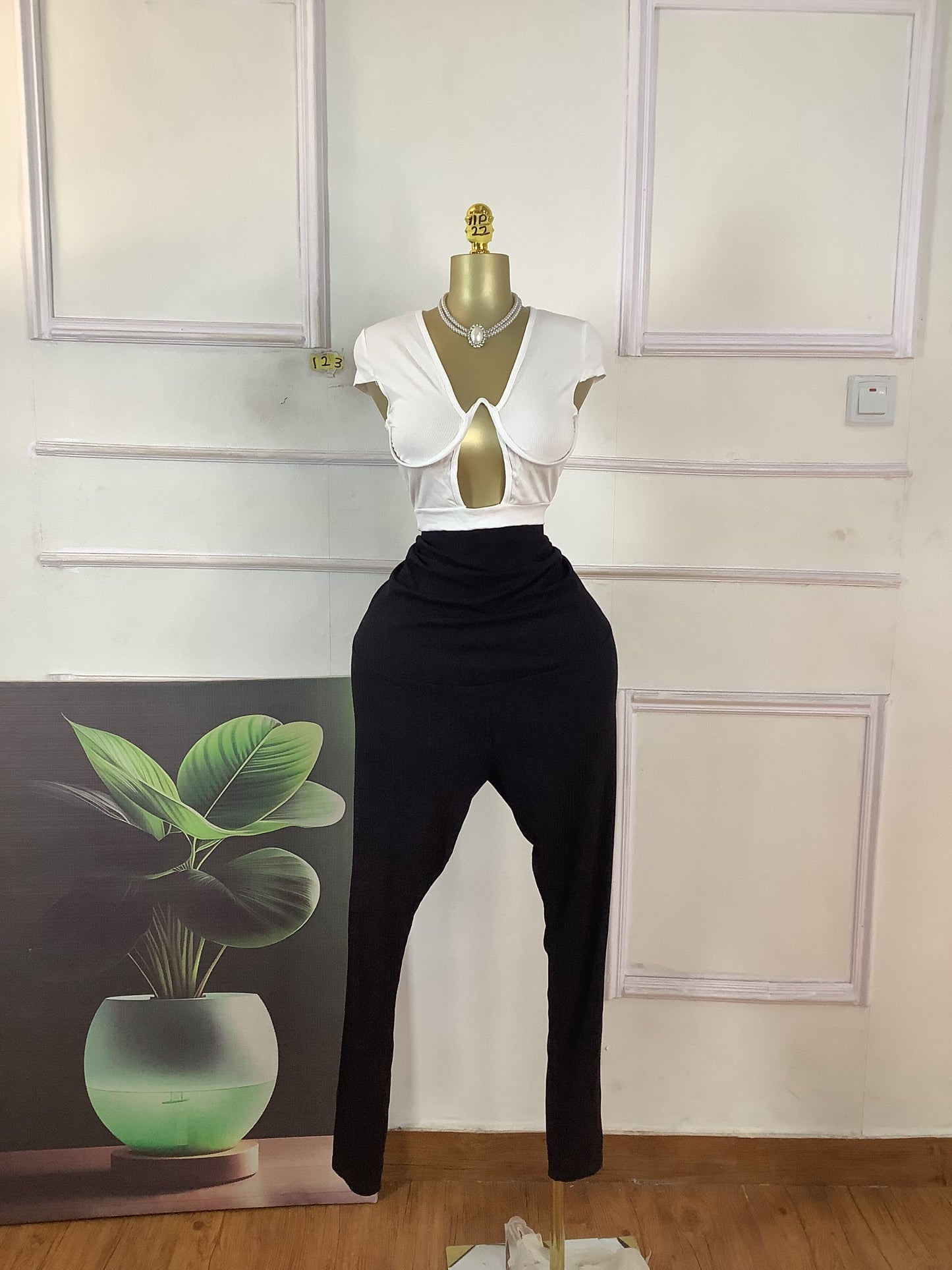 11P123 size 22(trouser only)