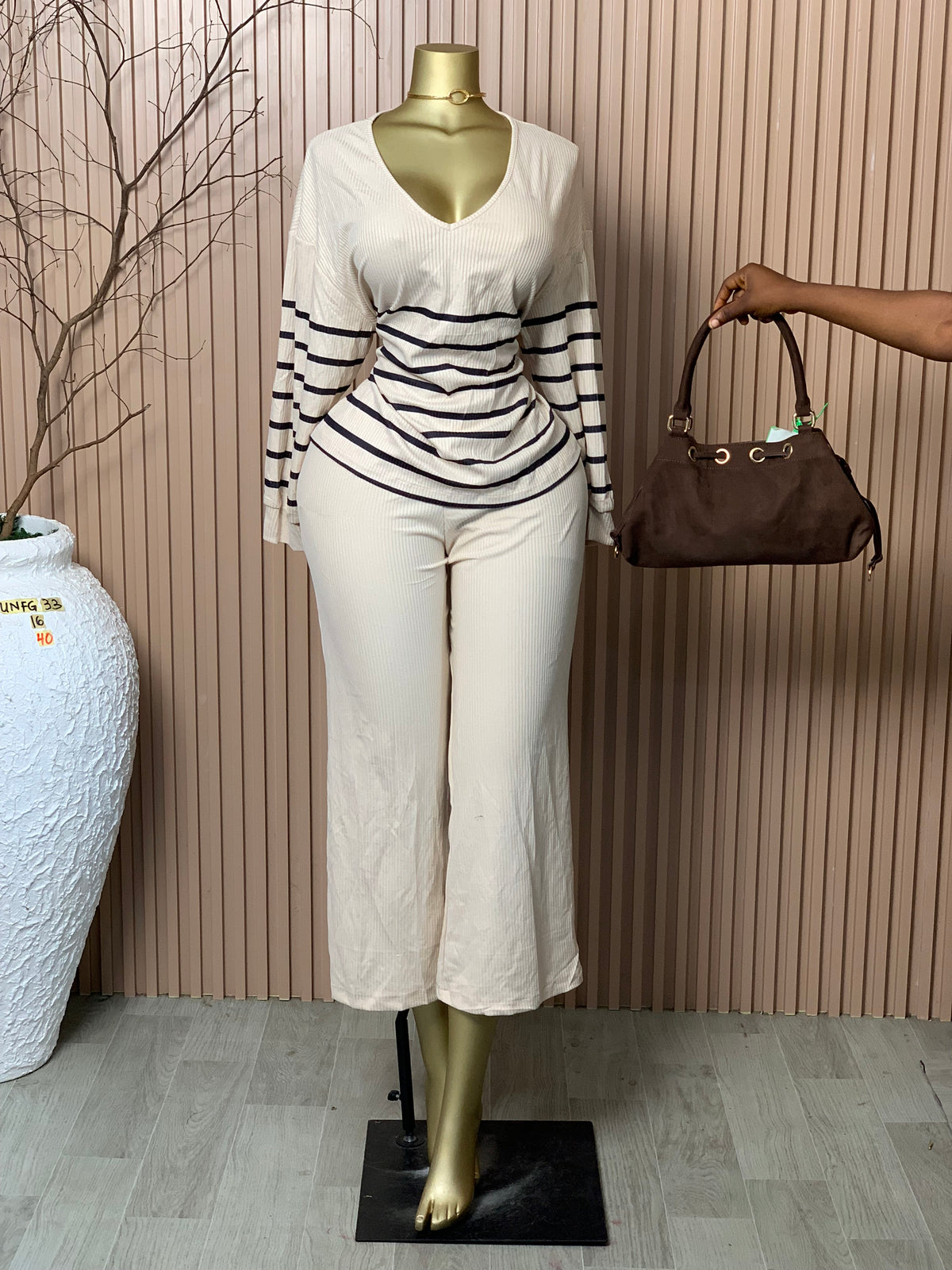 Unforgettable33 SIZE16 Length40Brand new two piece set