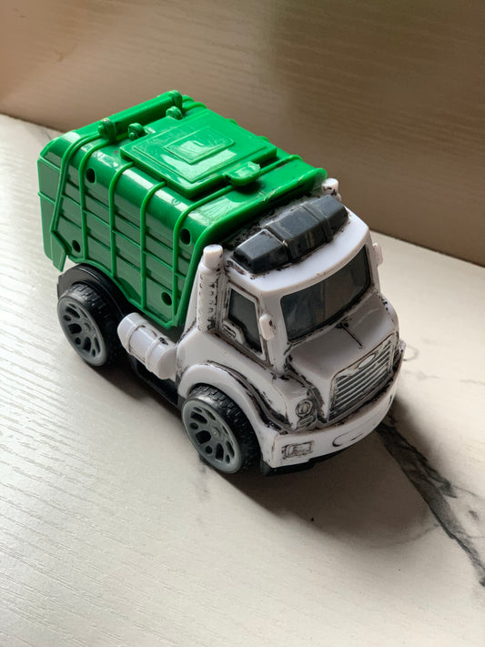 WHITE&GREEN TRUCK