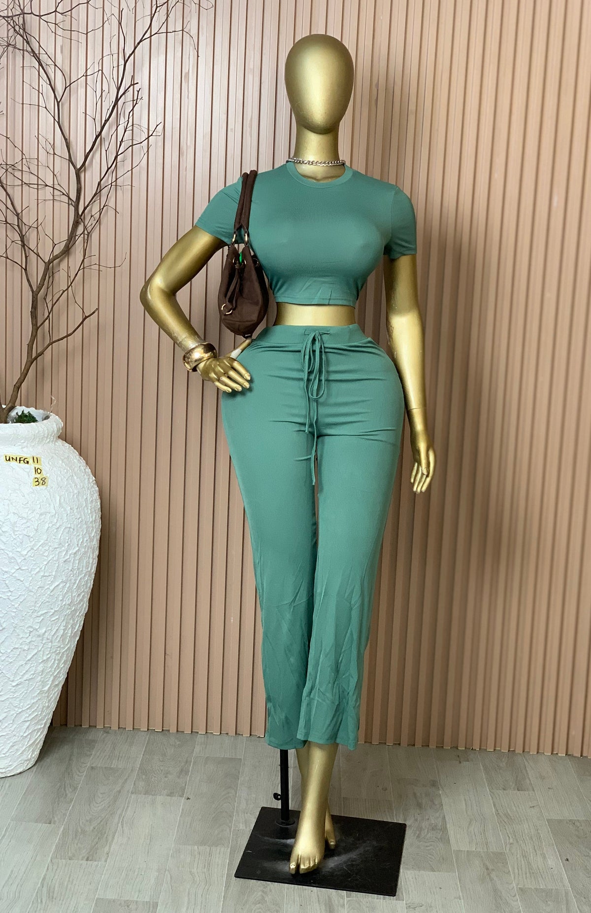Unforgettable11 SIZE10 Length38 Brand new green two piece