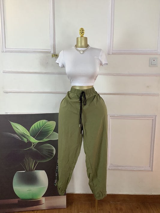 11Z134 SHEIN Size 24 (pant only)