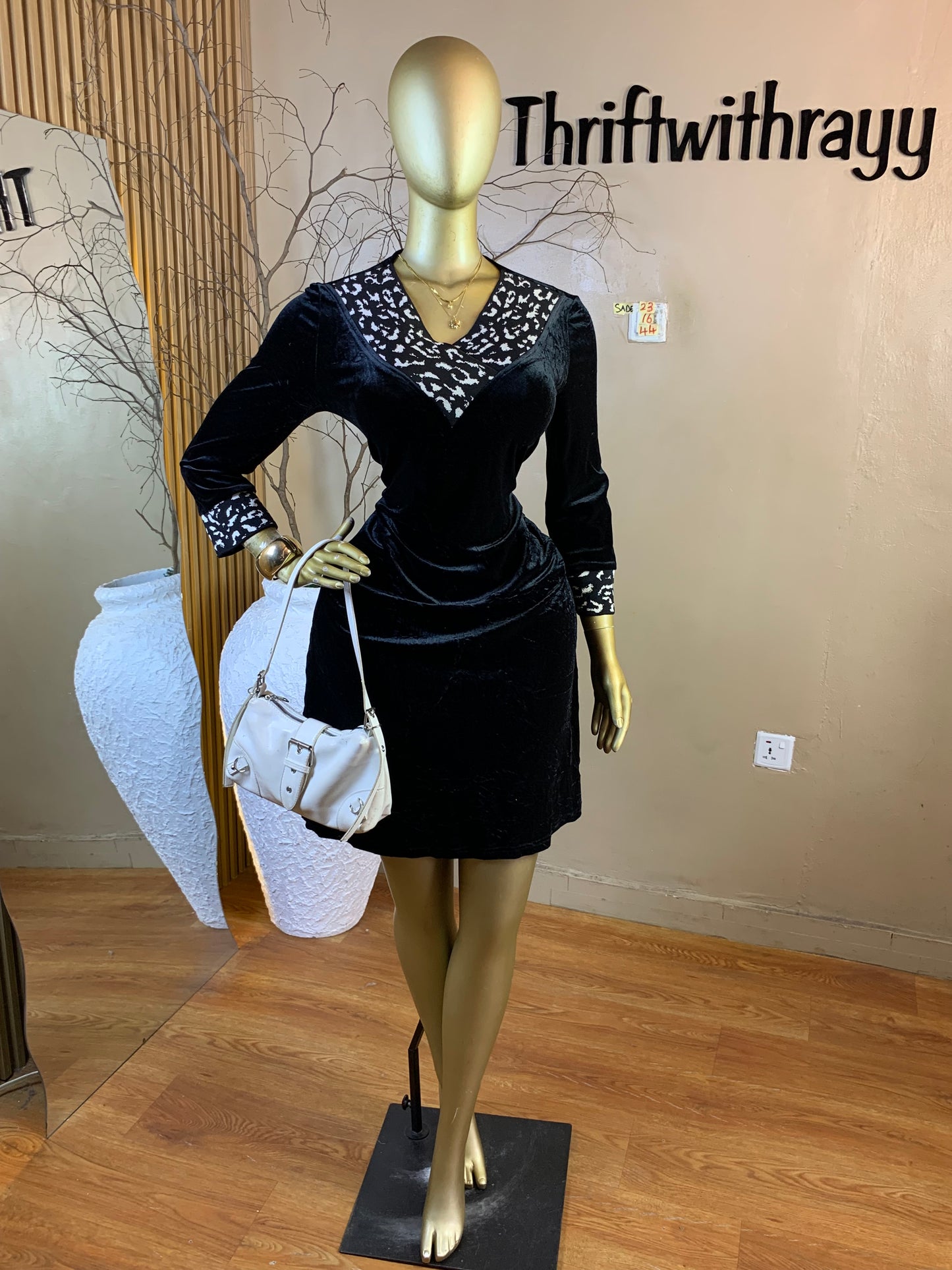 SADE23 SIZE16 Length44 black dress