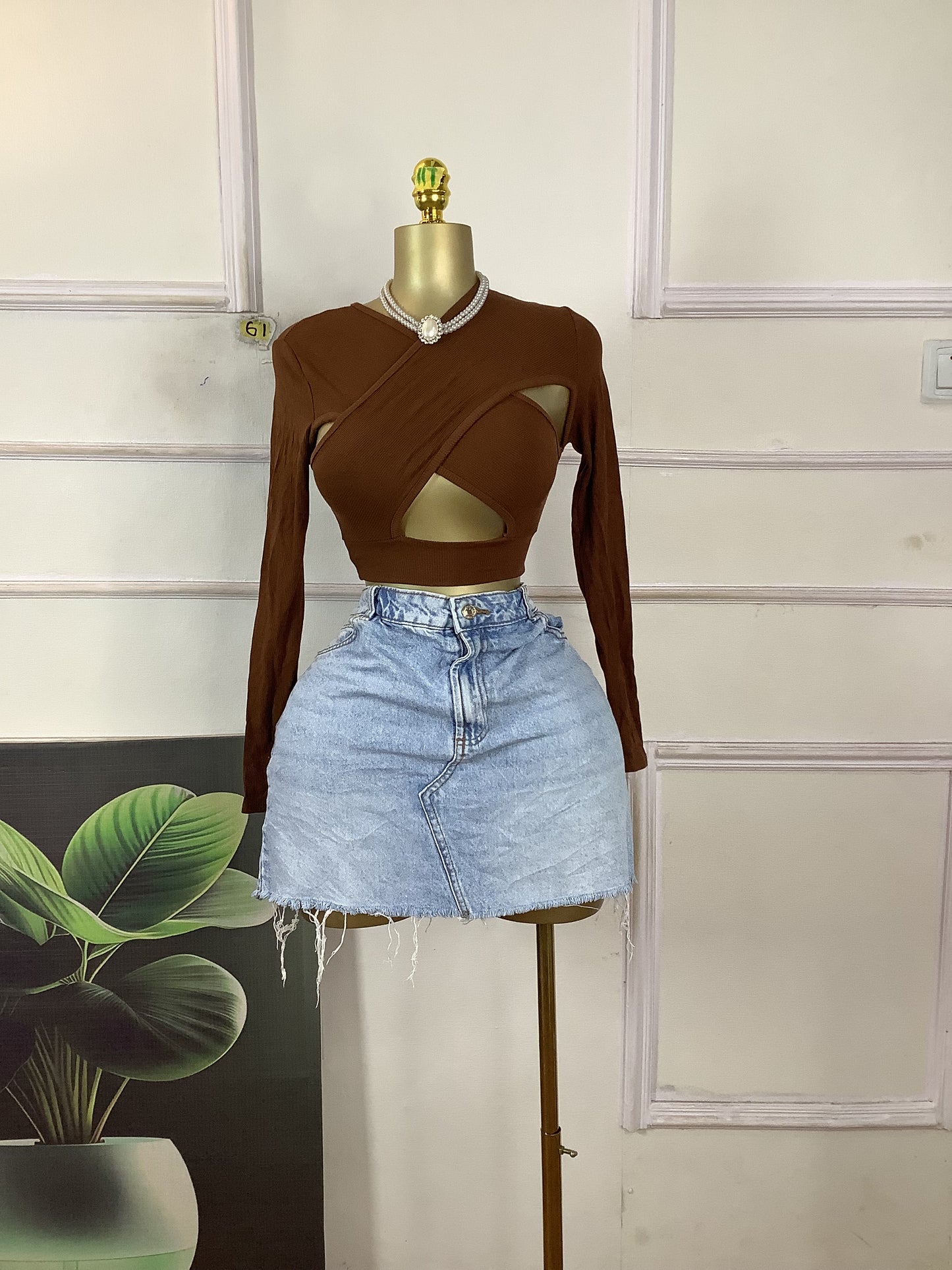 11T61 size 6-10 (brand new crop top only )