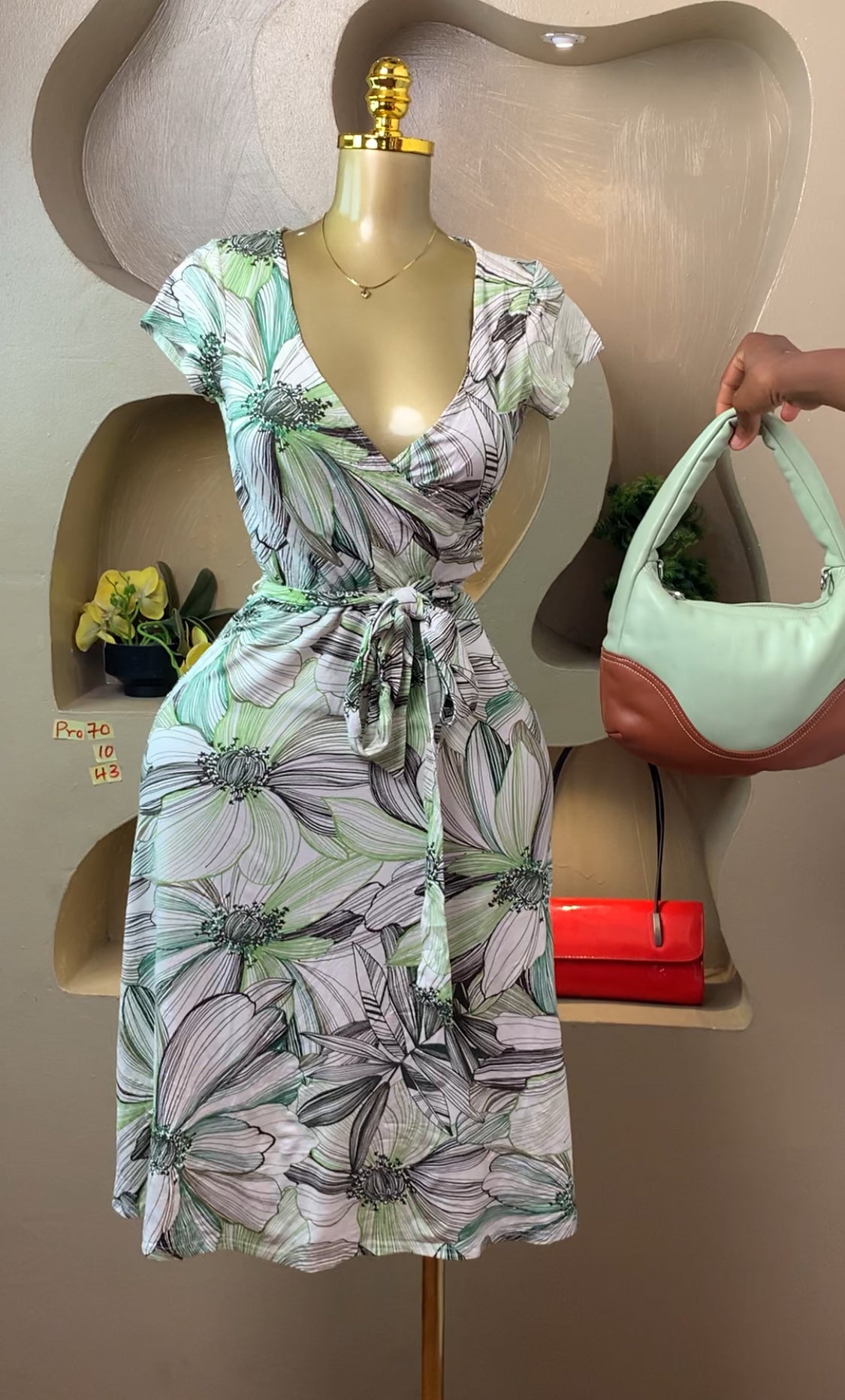 PRO70 SIZE10 DRESS Length43