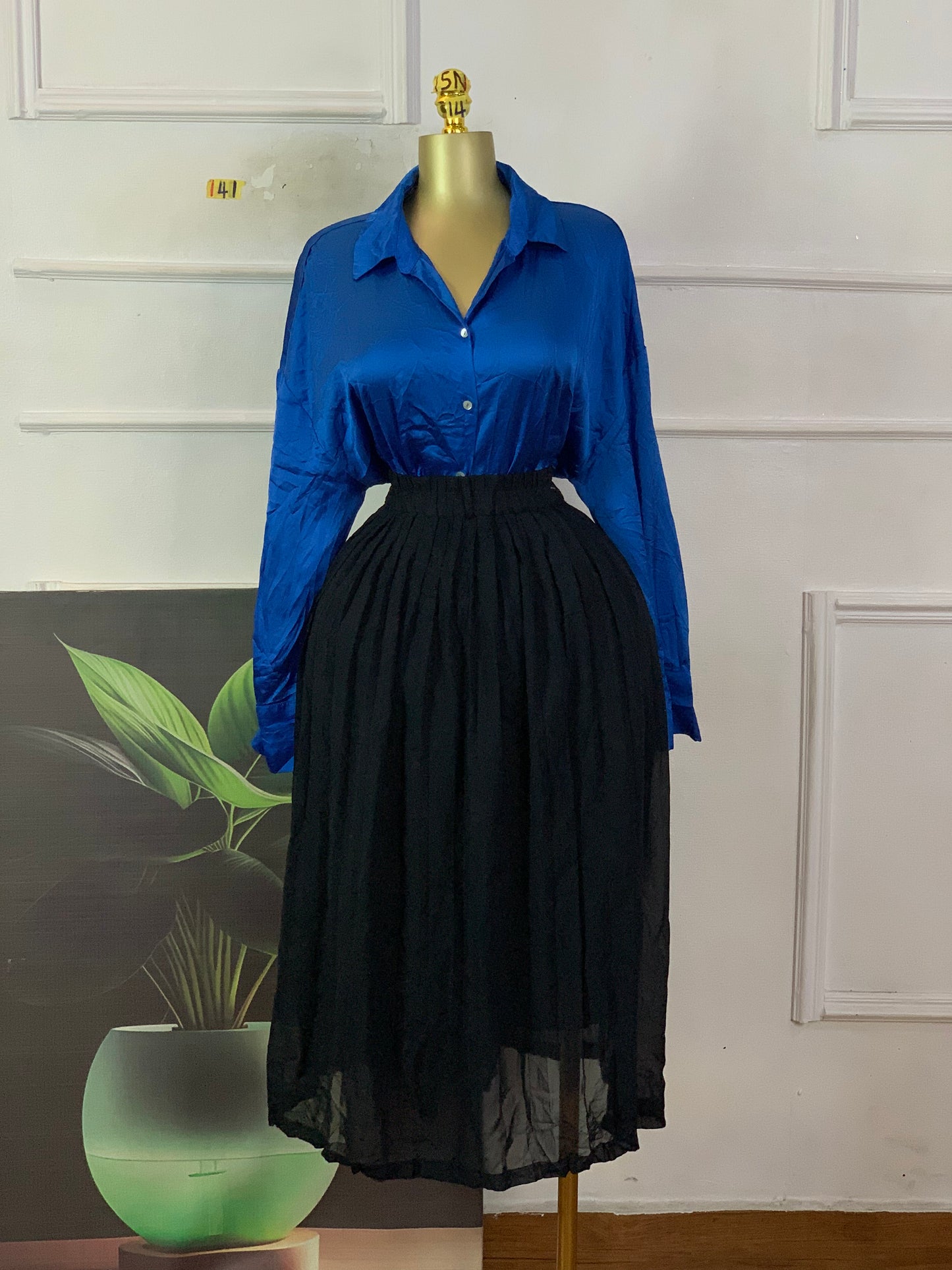 Size 14 15N141 (skirt and top combo)