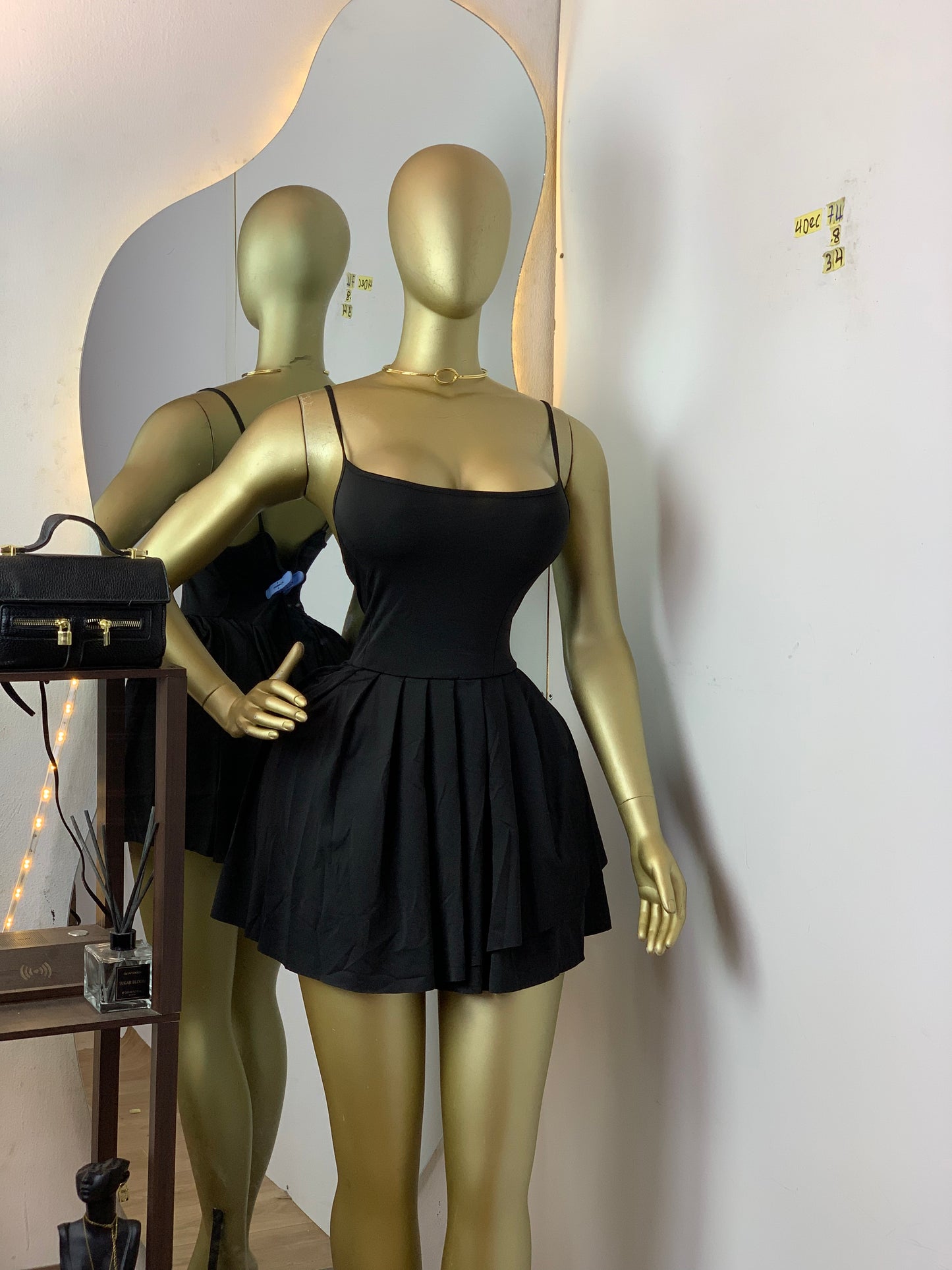 SIZE8 4DEC74 Length34 (play suit)