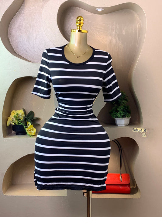 WAVE8 BLACK&WHITE DRESS SIZE10