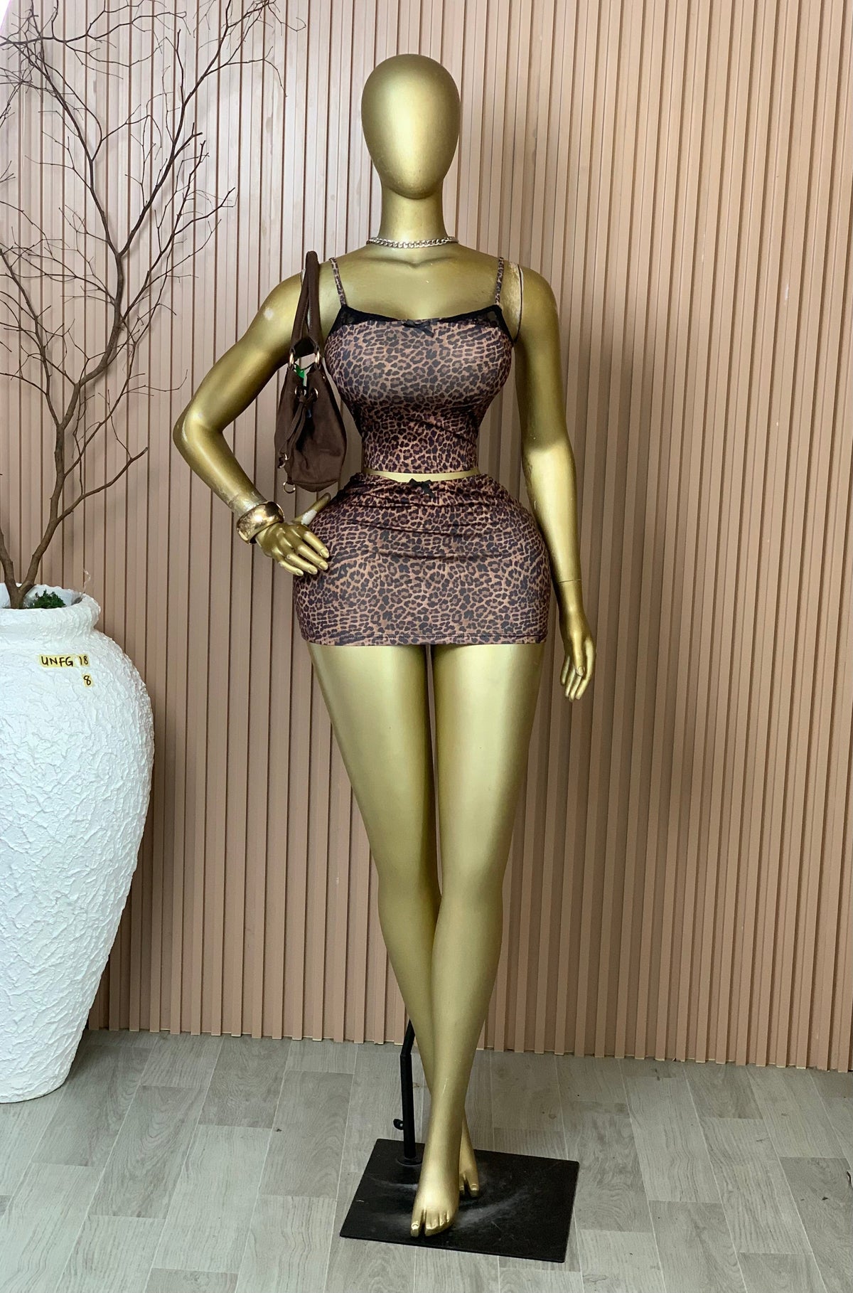 Unforgettable18 SIZE18 Brand new animal print two piece