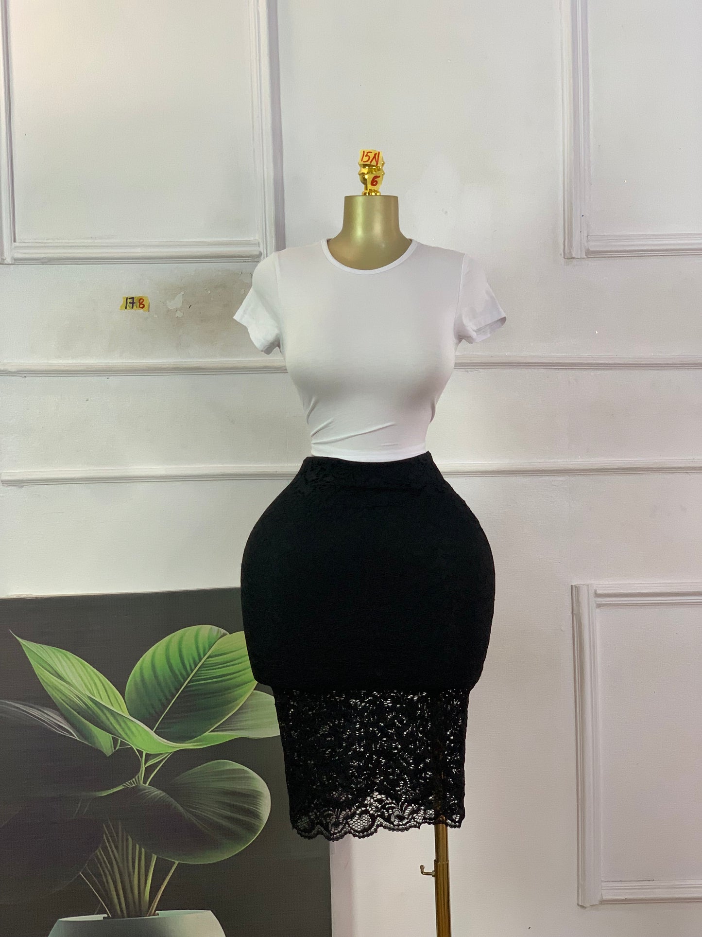 SIZE 6 15N178 skirt only