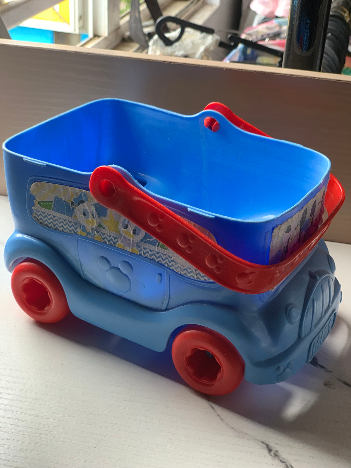 MICKEY SHAPE BUS