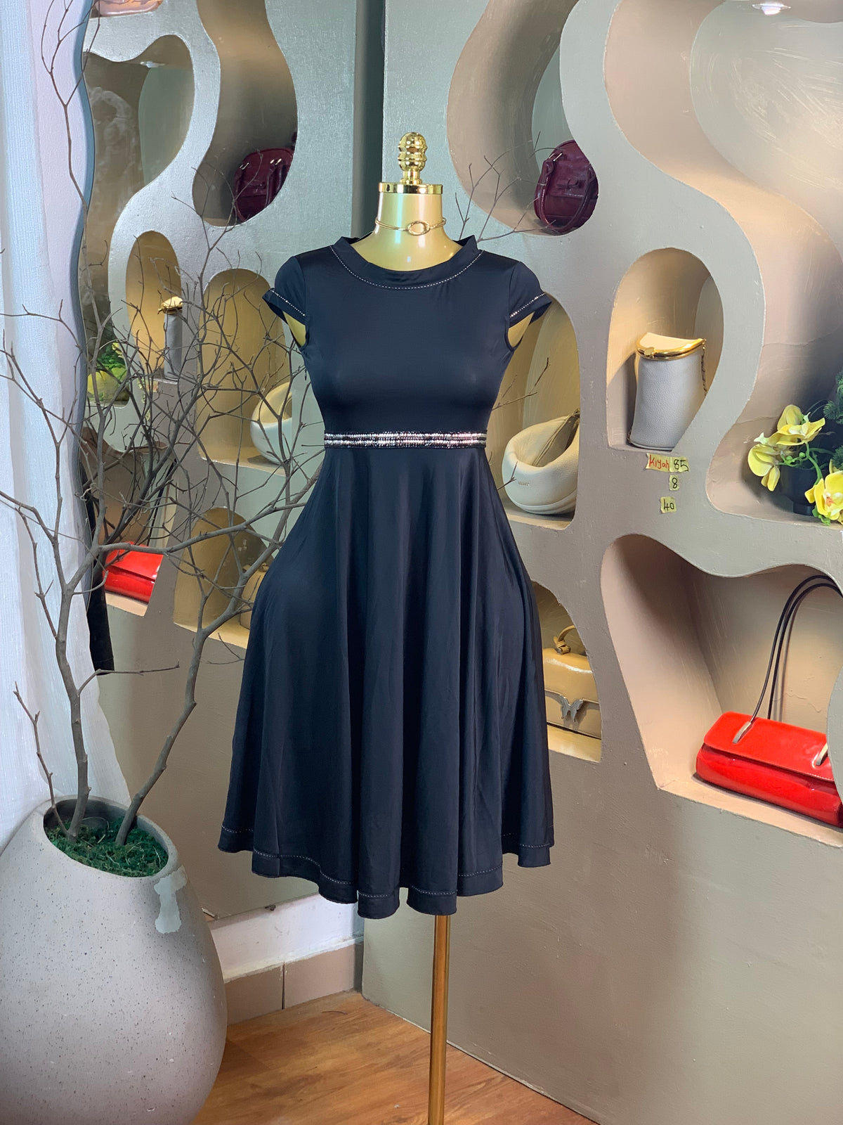 KIYAH85 SIZE8 Length40 black dress