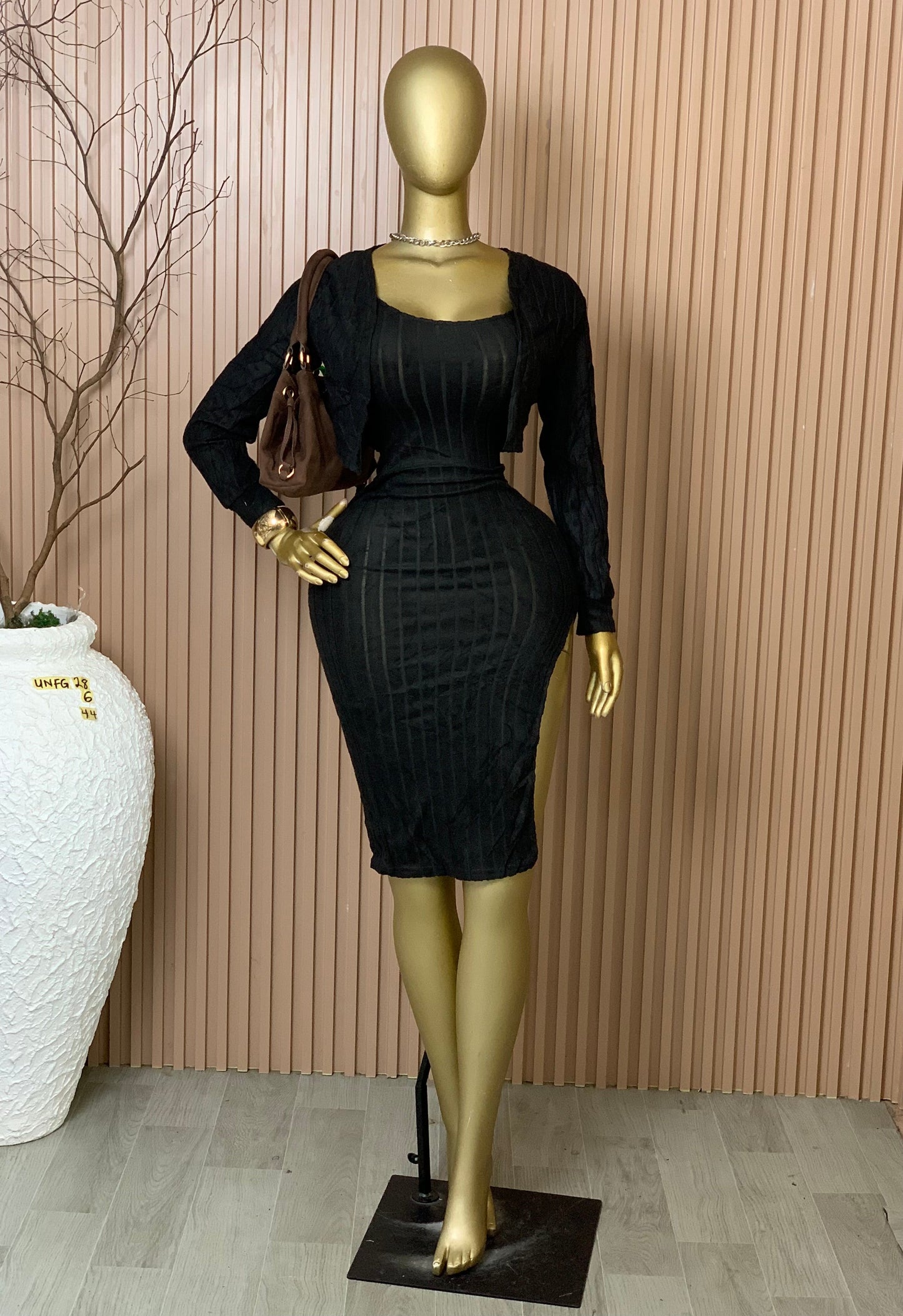 Unforgettable28 SIZE6 Length44 Brand new black dress comes with jacket