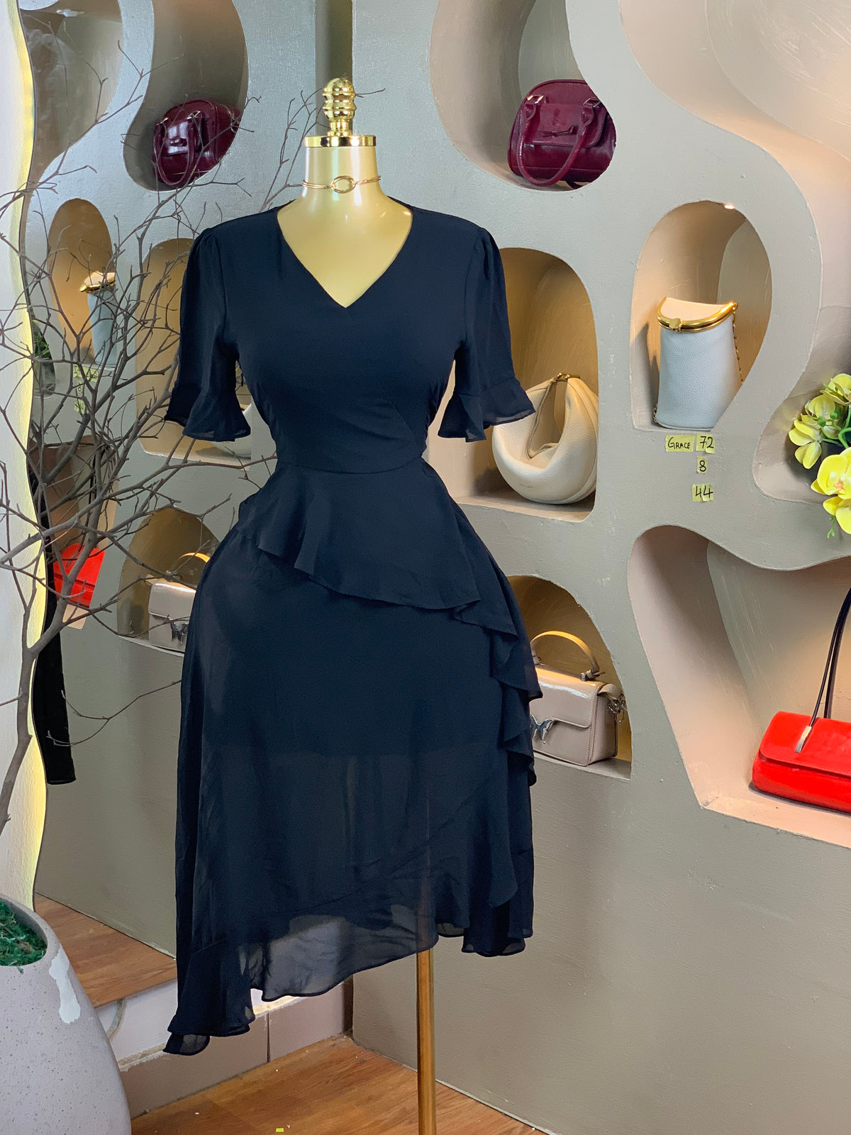 GRACE72 SIZE8 Length44 black dress