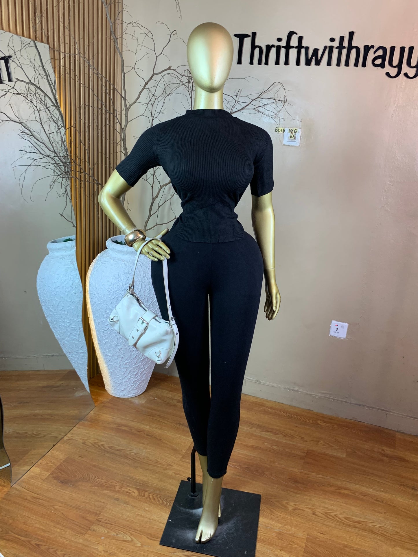BOLD166 SIZE10 black knit top