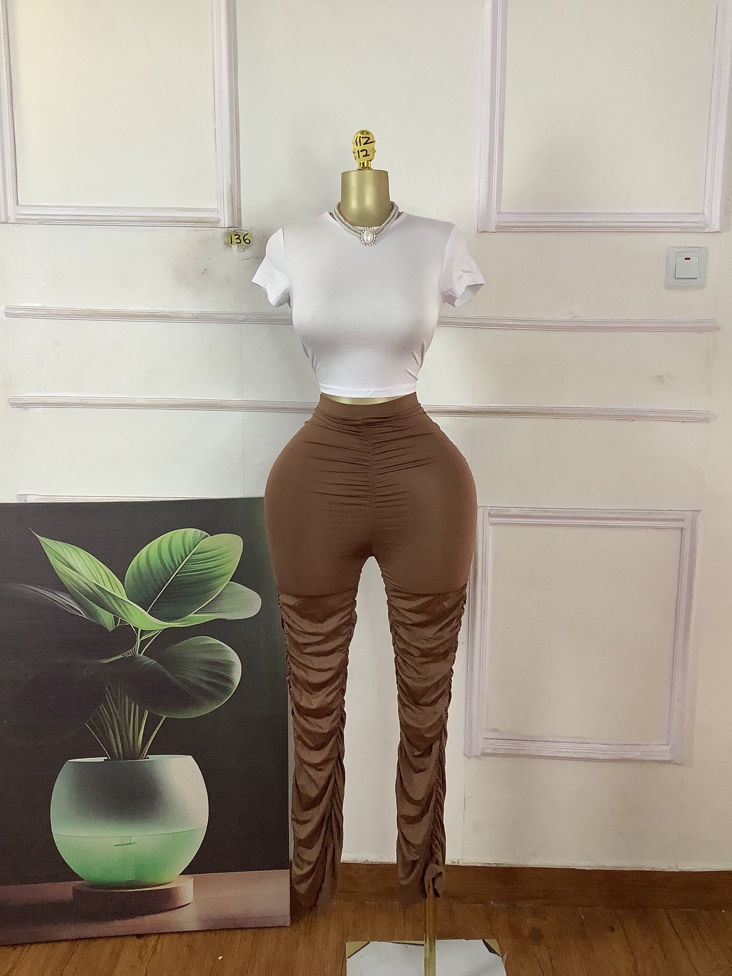 11Z136 SHEIN Size 12 (pant only)