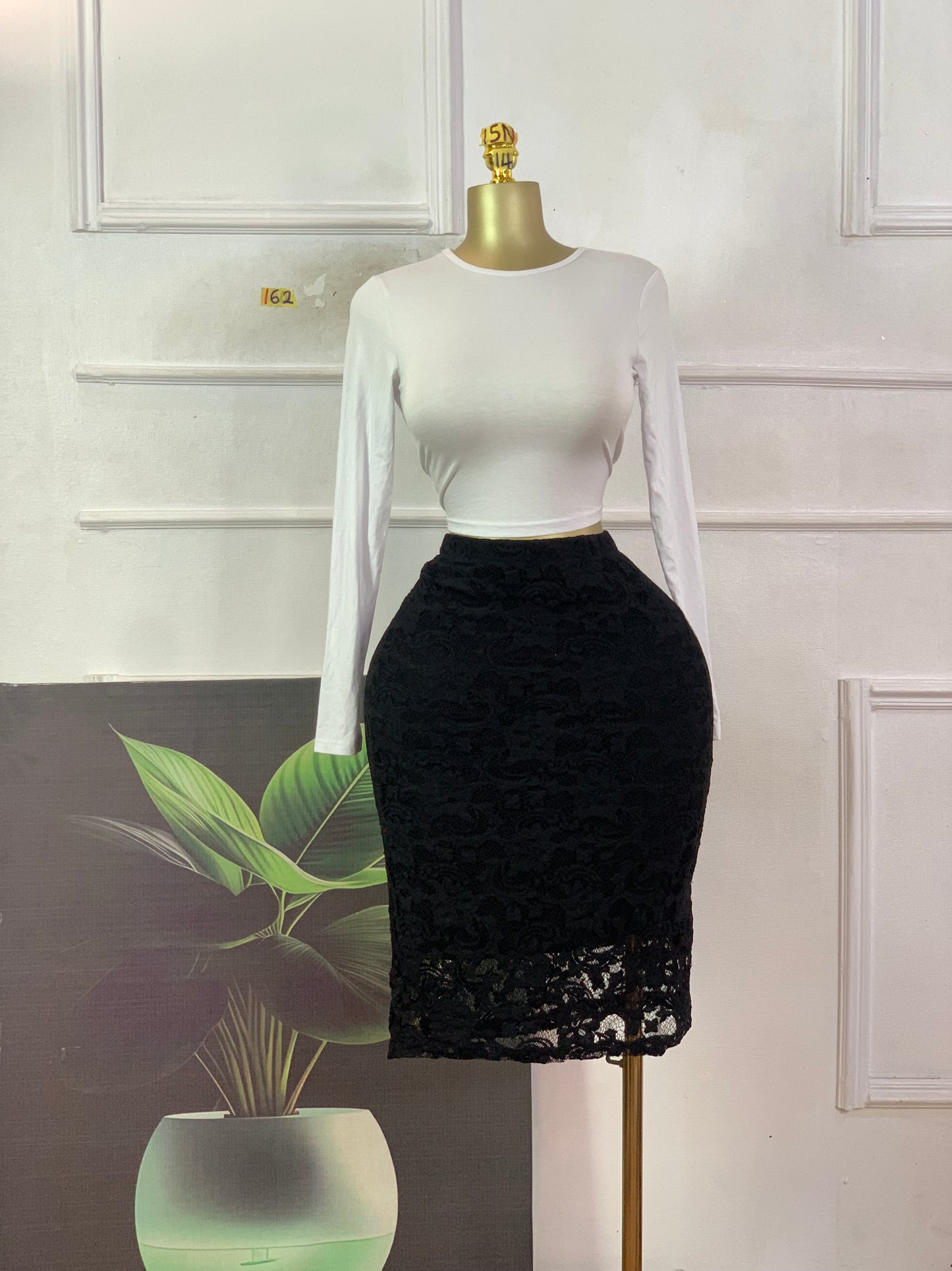 SIZE 14 15N162 skirt only