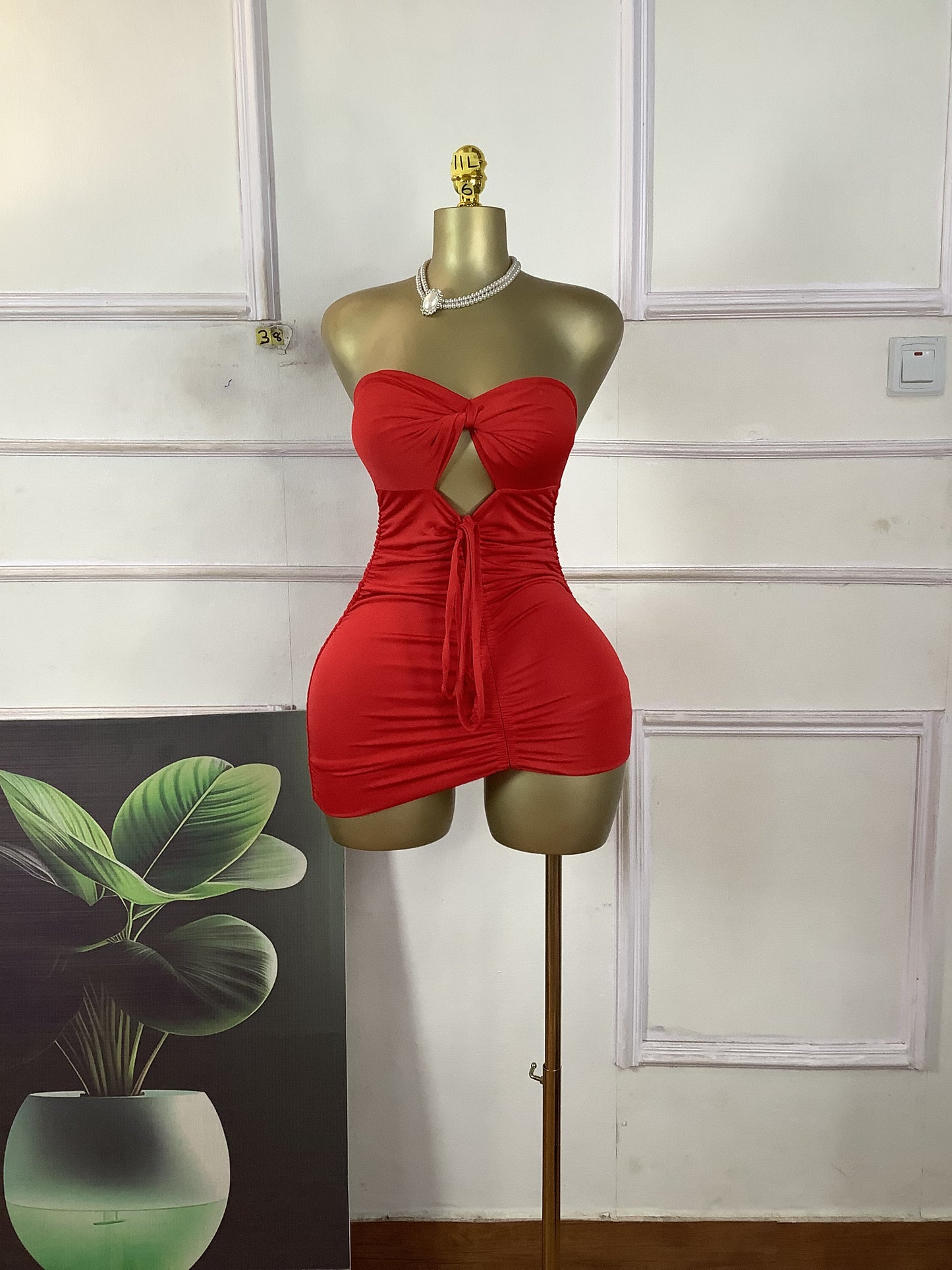 11L38 size 6(red dress)