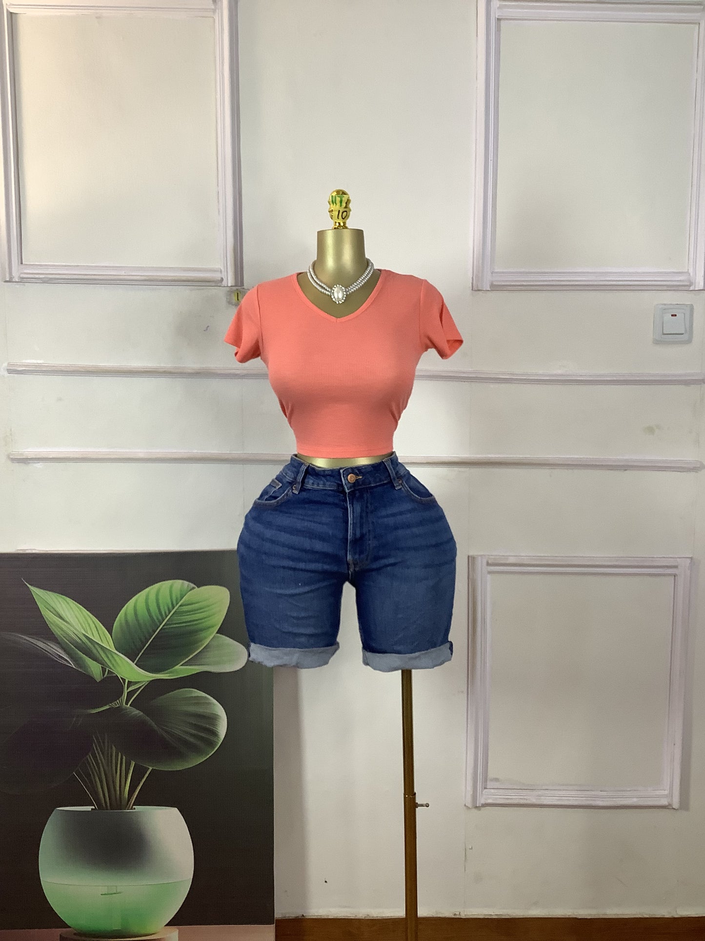 11T1 size 10 (brand new crop top only)