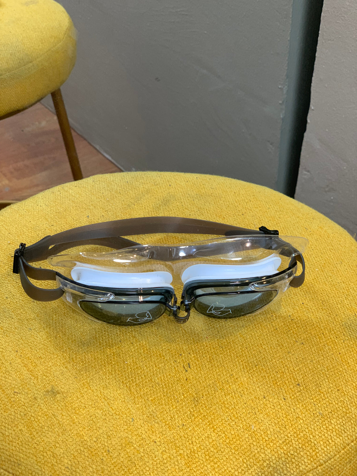 SWIMMING GOOGLES