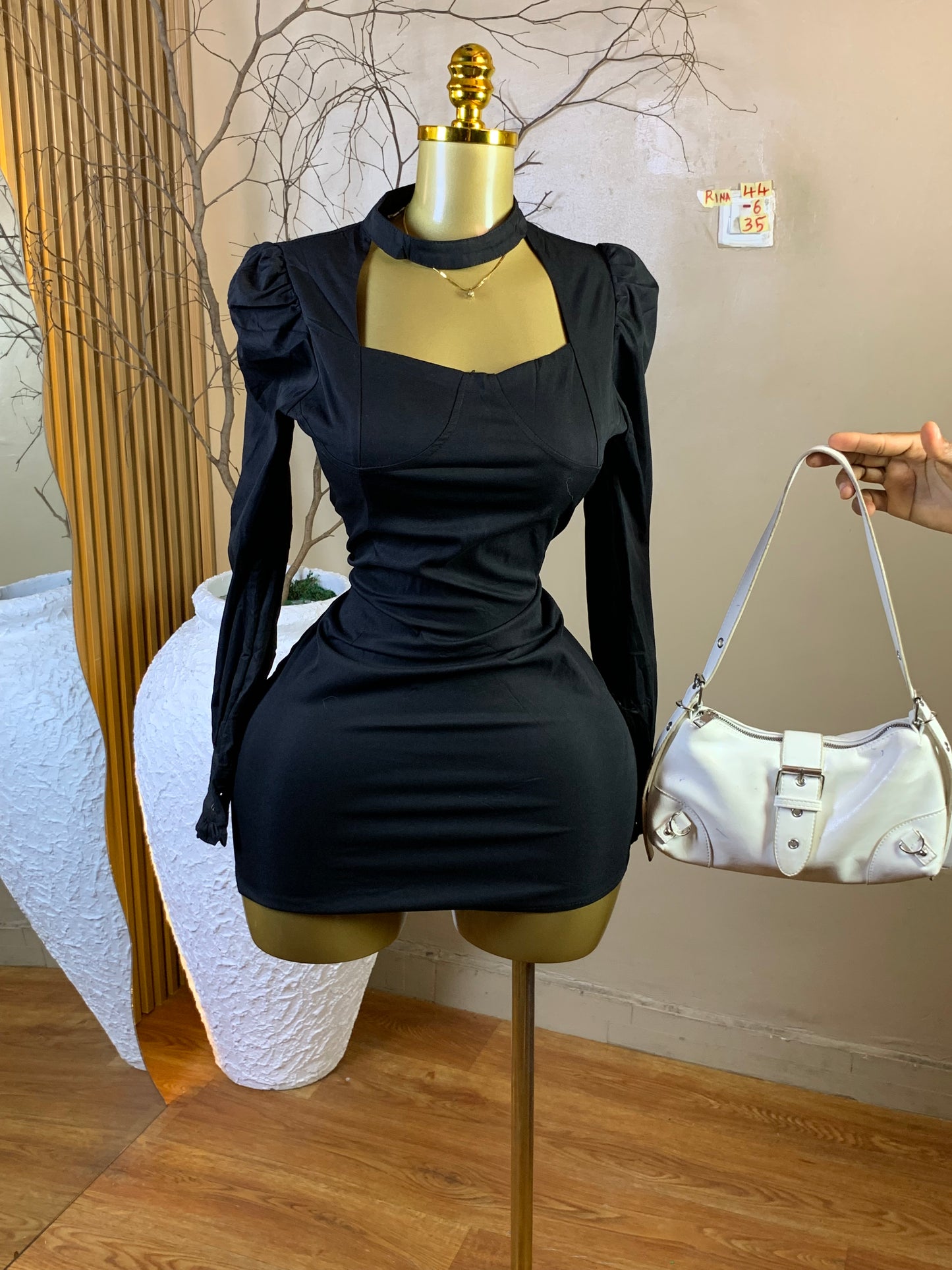RINA44 SIZE6 Length35 black dress
