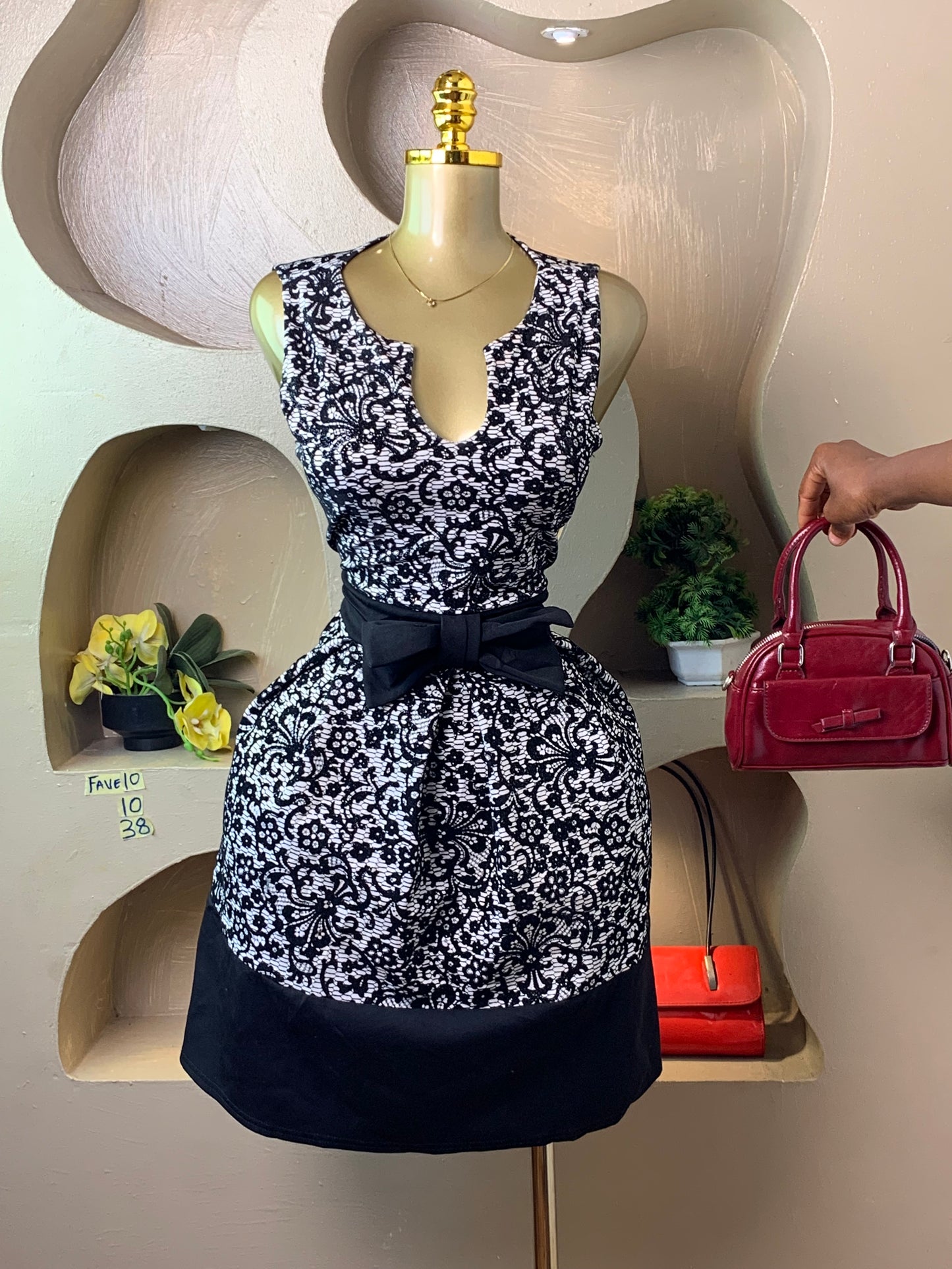 FAVE10 BLACK& DRESS SIZE10 Length38