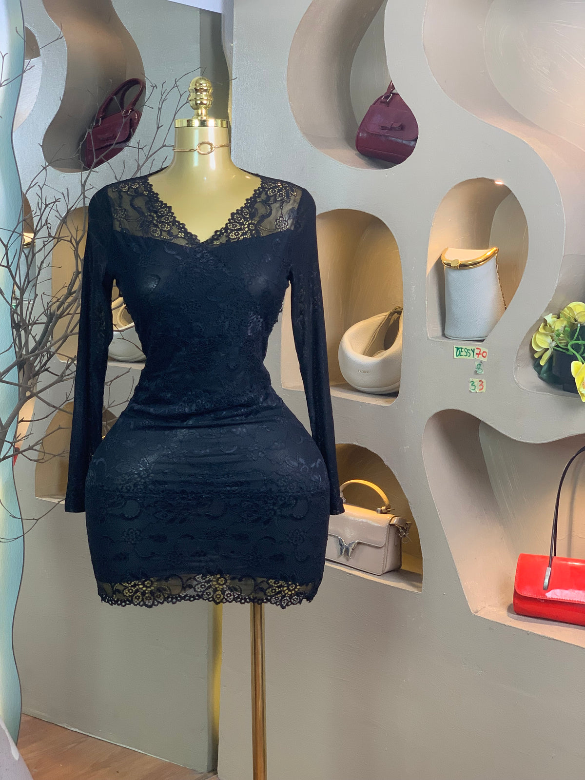 DESSY70 SIZE8 Length33 black dress