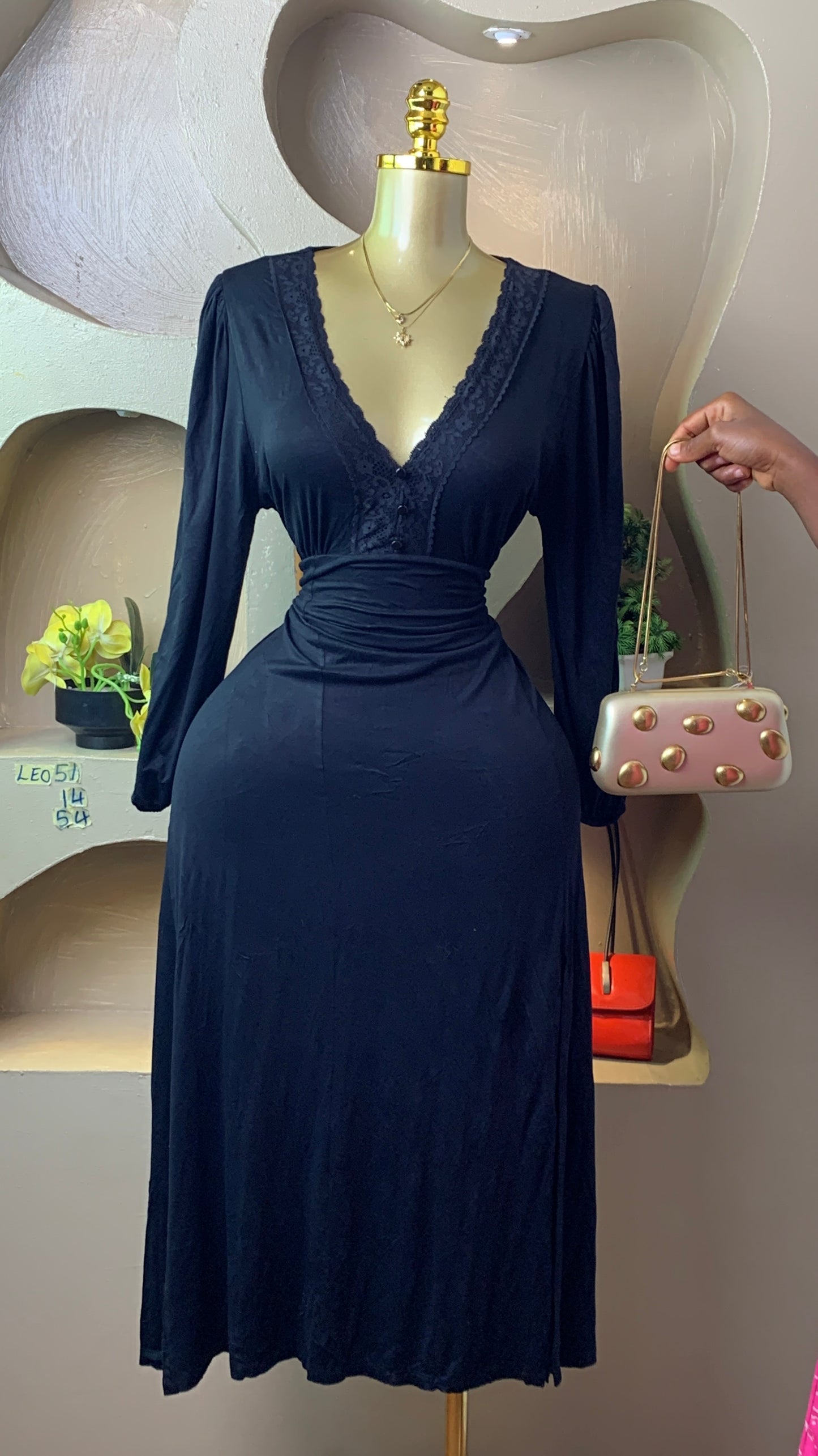 LEO51 BLACK DRESS SIZE15 Length54