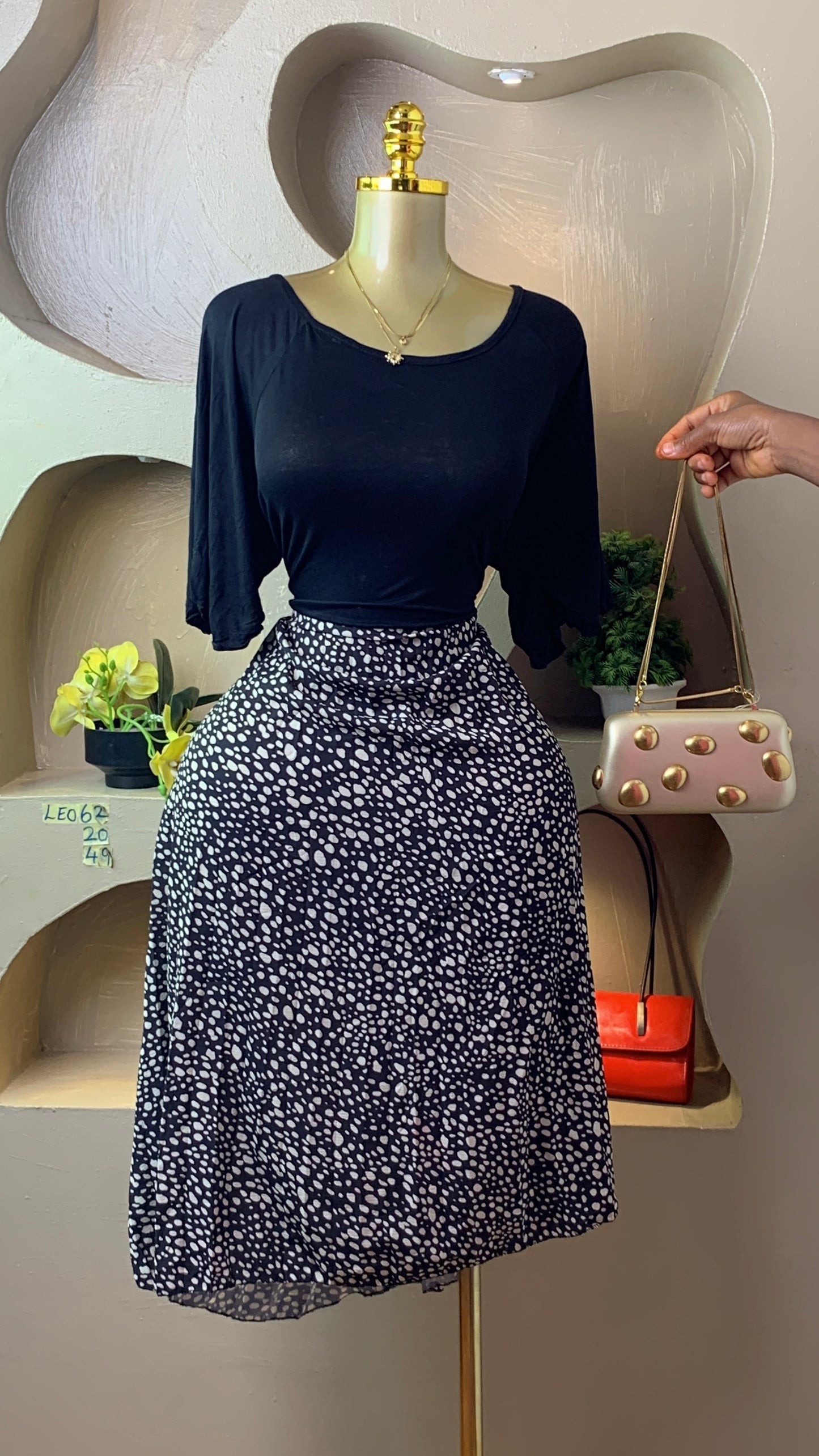 LEO62 BLACK DRESS SIZE20 Length49