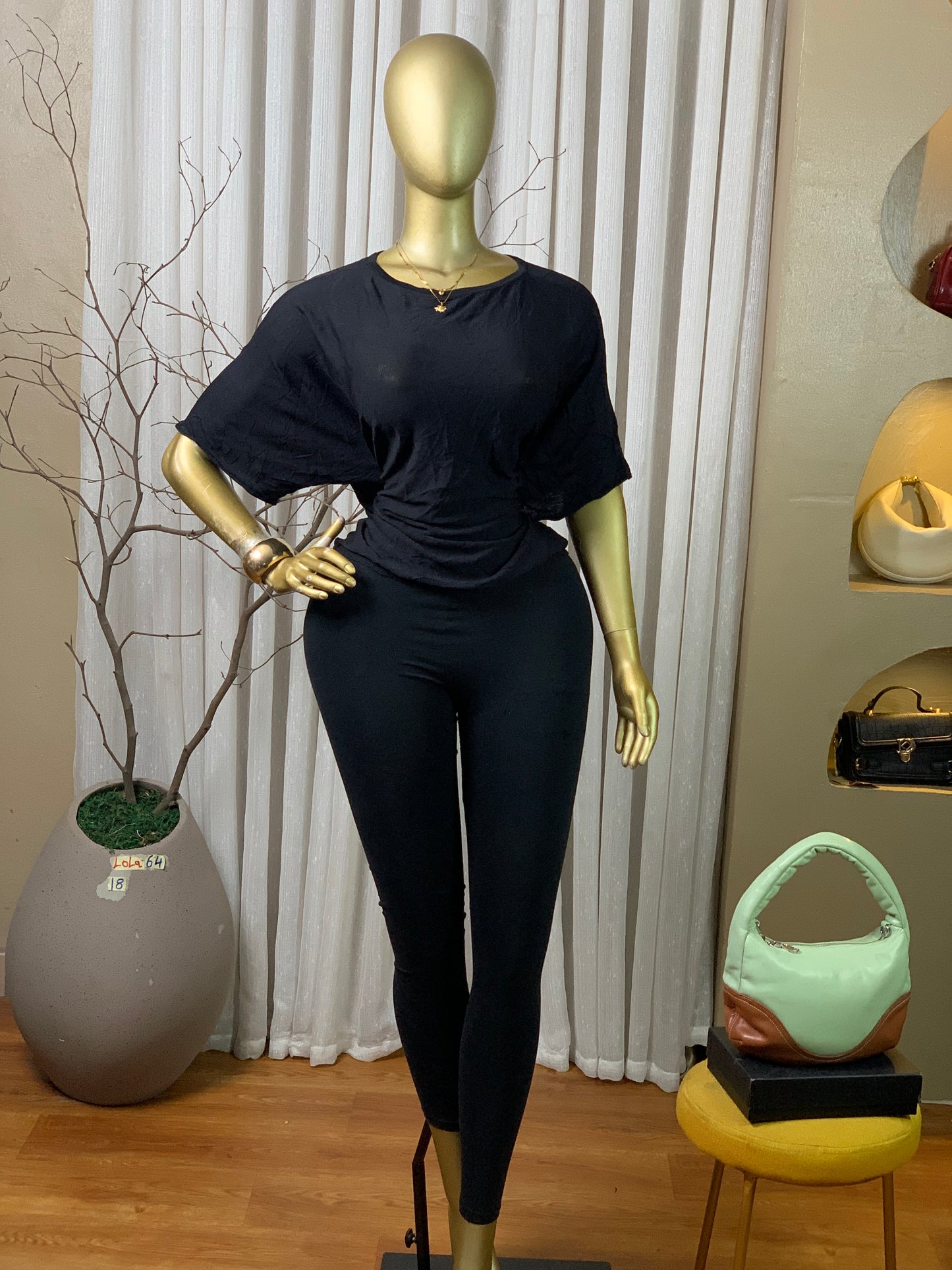 LOLA64 SIZE18 black top