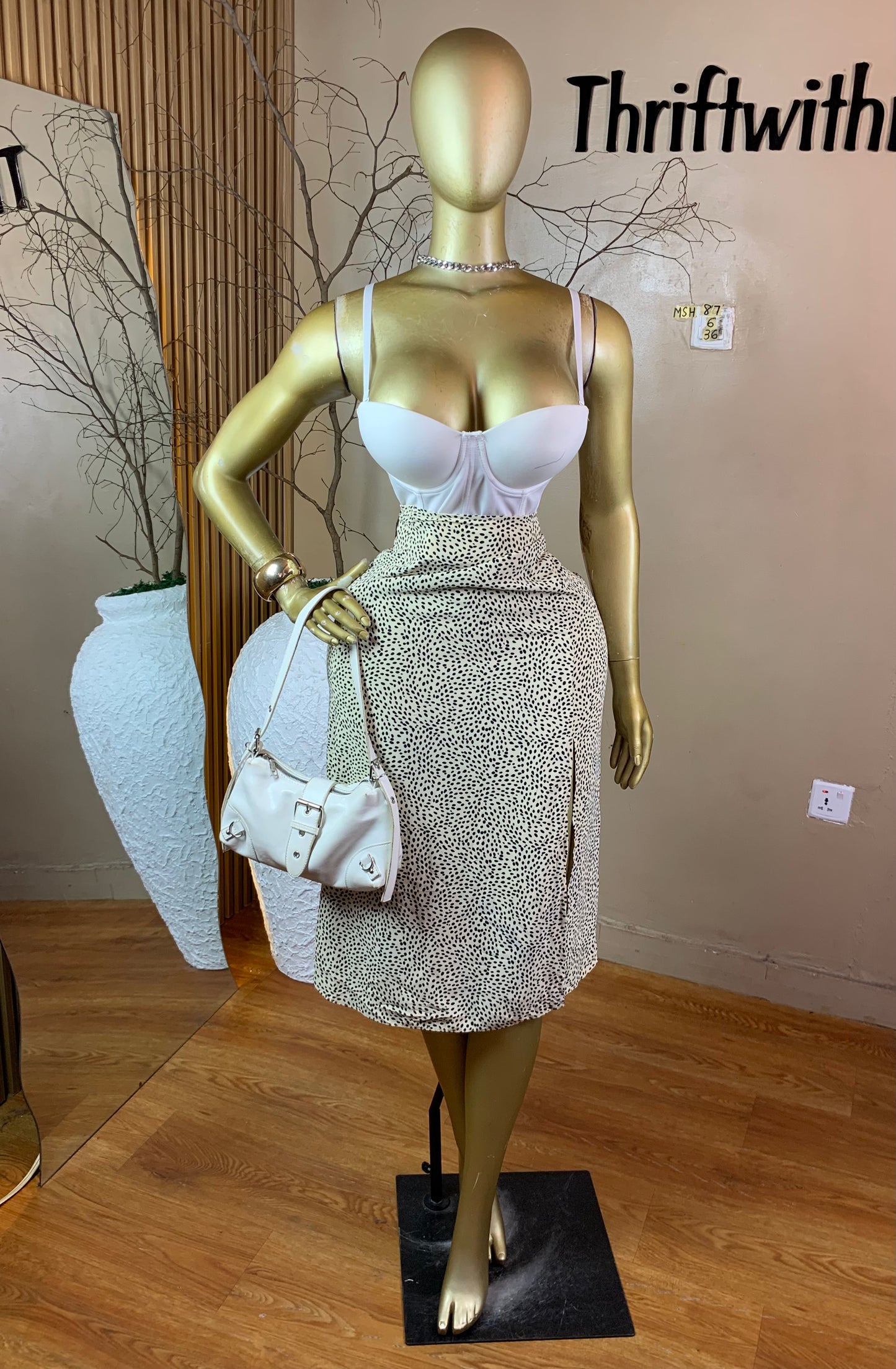 SIZE8 MSH87 CREAM SKIRT ONLY Length36