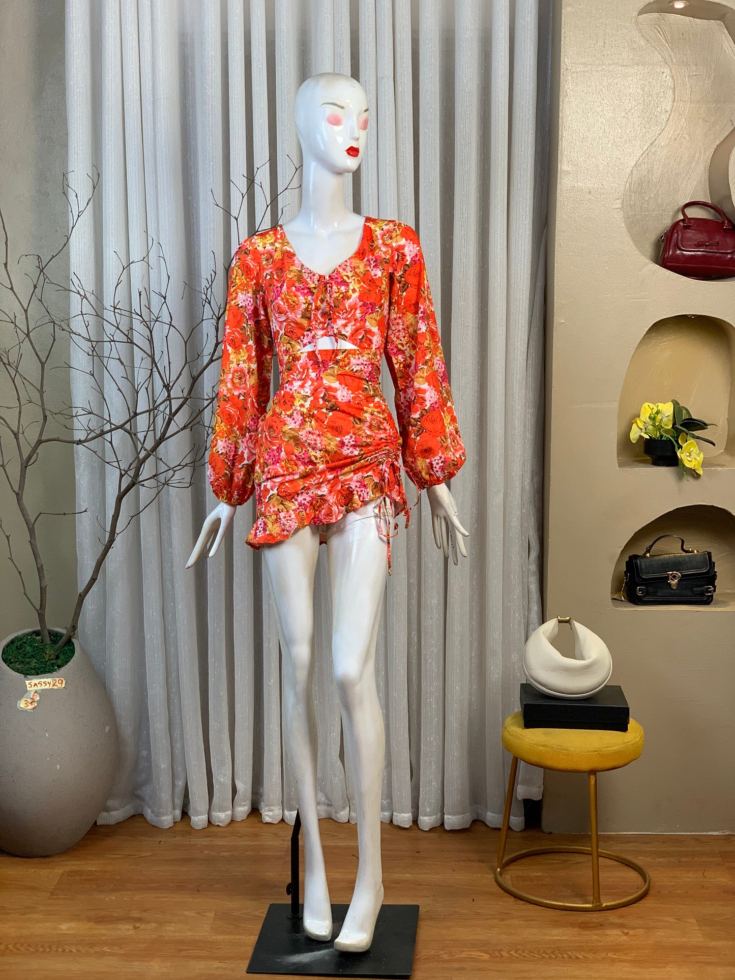 SASSY29 SIZE6 DRESS Length35