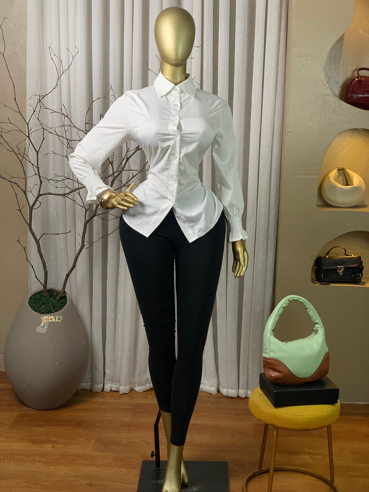 LOLA17 SIZE8 White shirt only