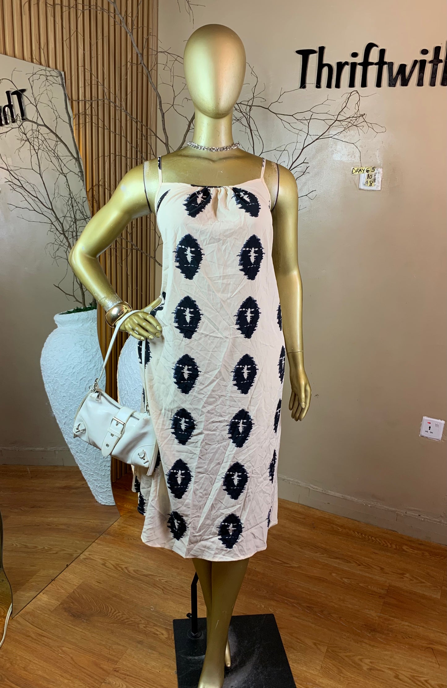 SIZE10/12 DRAY65 CREAM &BLACK FREE DRESS Length48(Little stain)