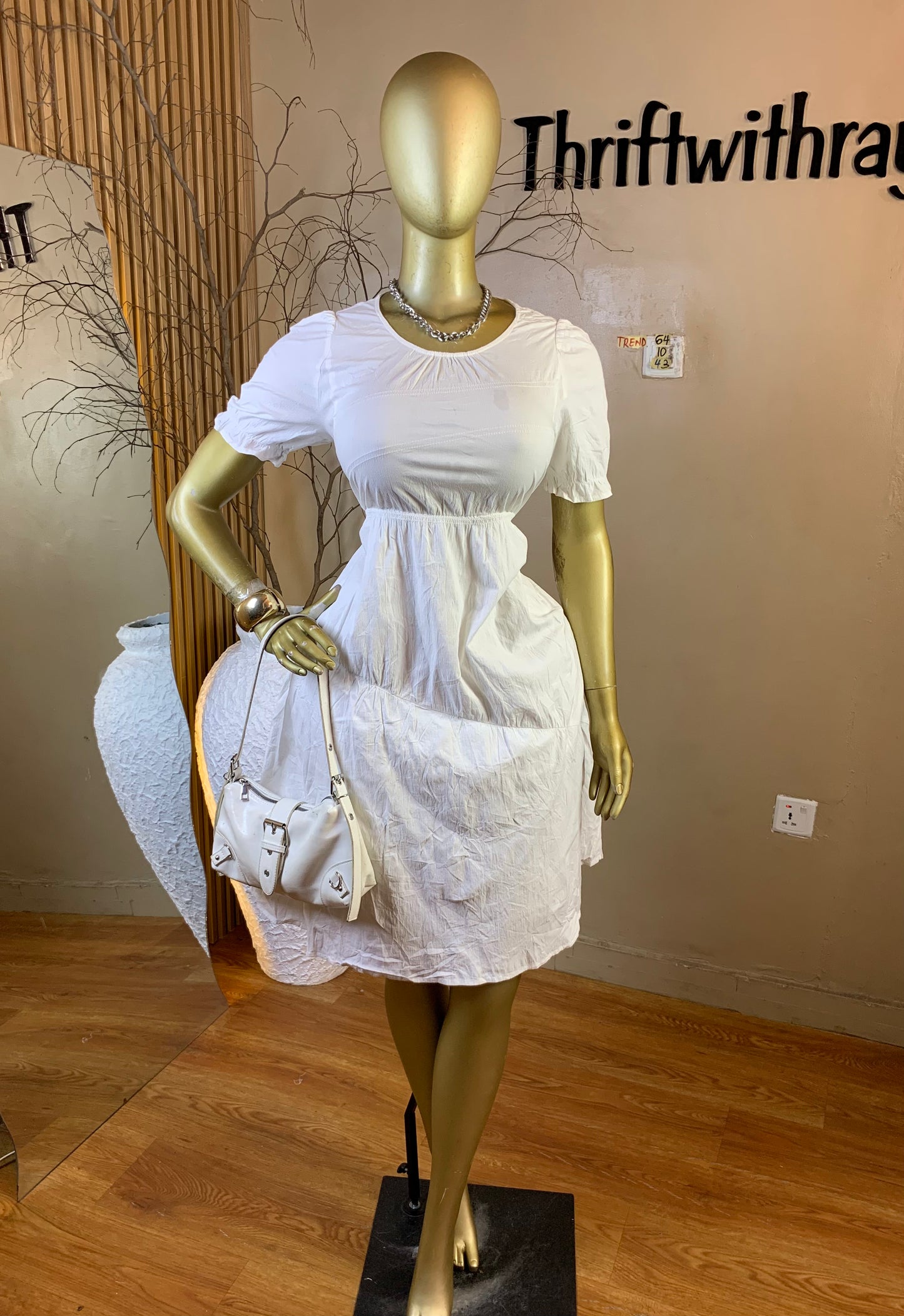 TREND64 SIZE10 Length43 white dress