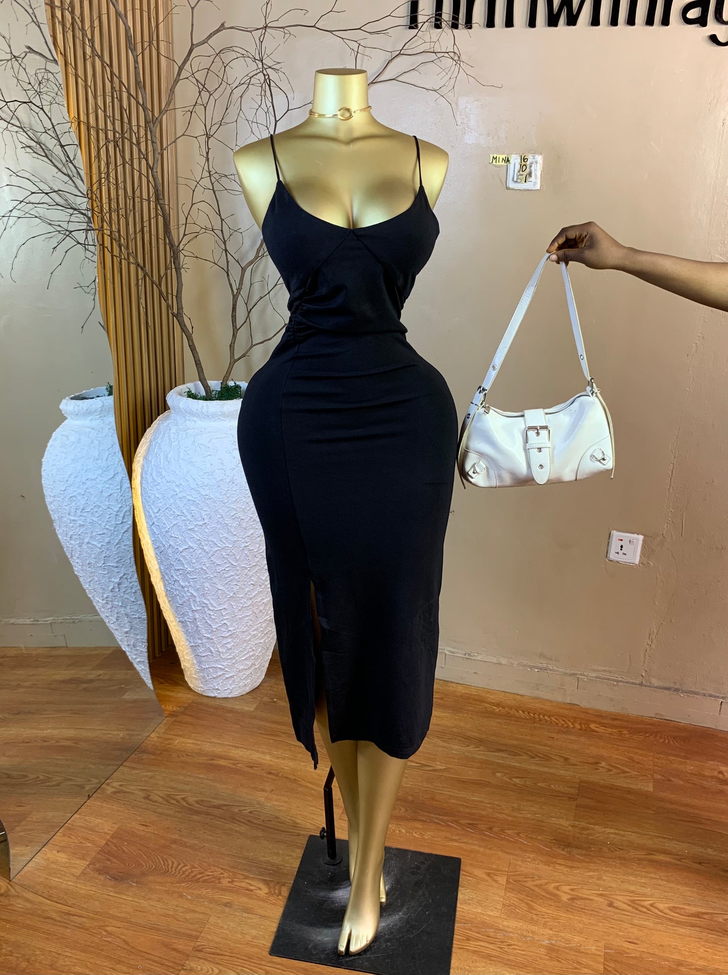 MINA16 SIZE10 Length51 black dress