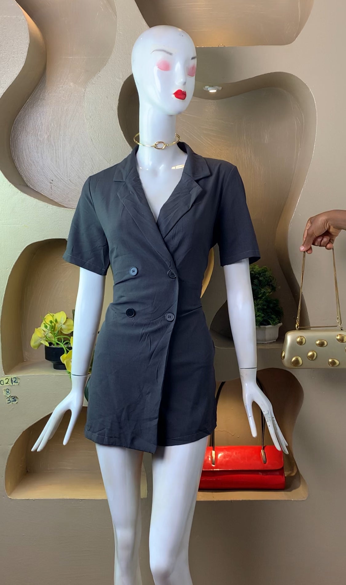 LEO212 PLAYSUIT SIZE8 Length33