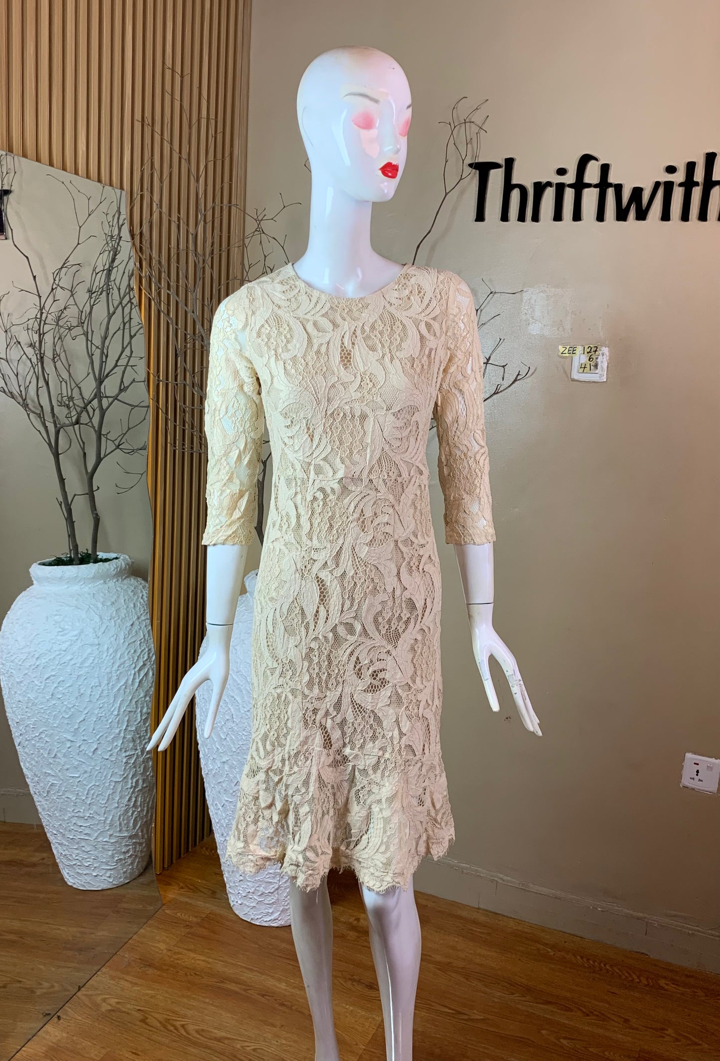 ZEE127 CREAM DRESS SIZE6 Length41