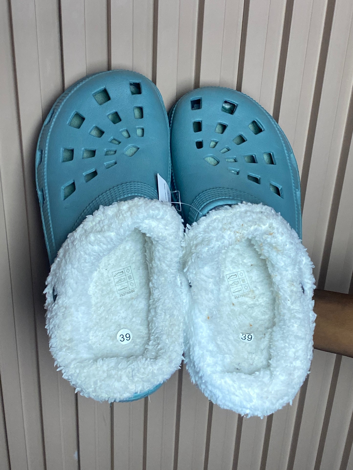 SIZE39 Crocs 46