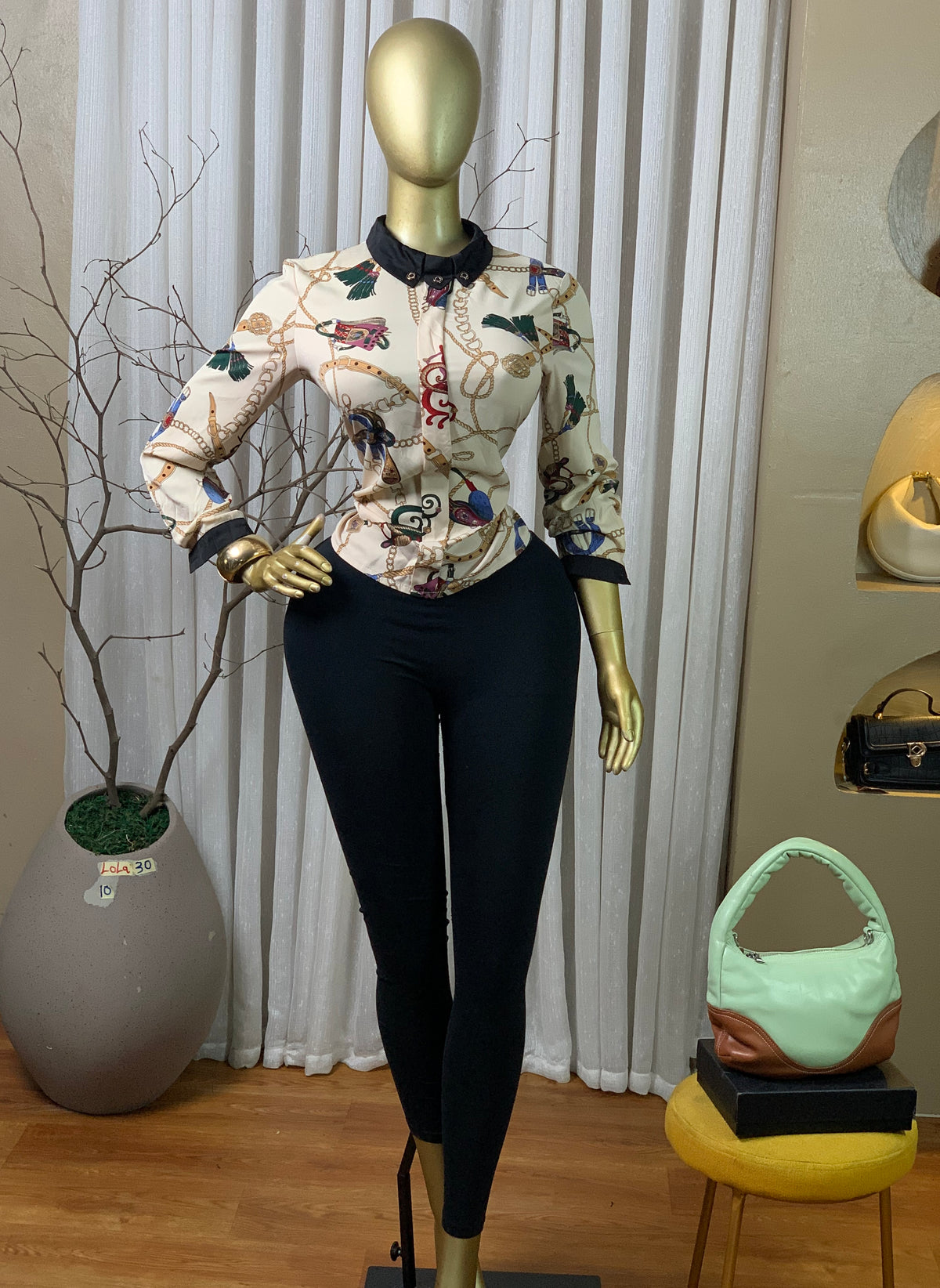 LOLA30 SIZE10 Top only Little stain