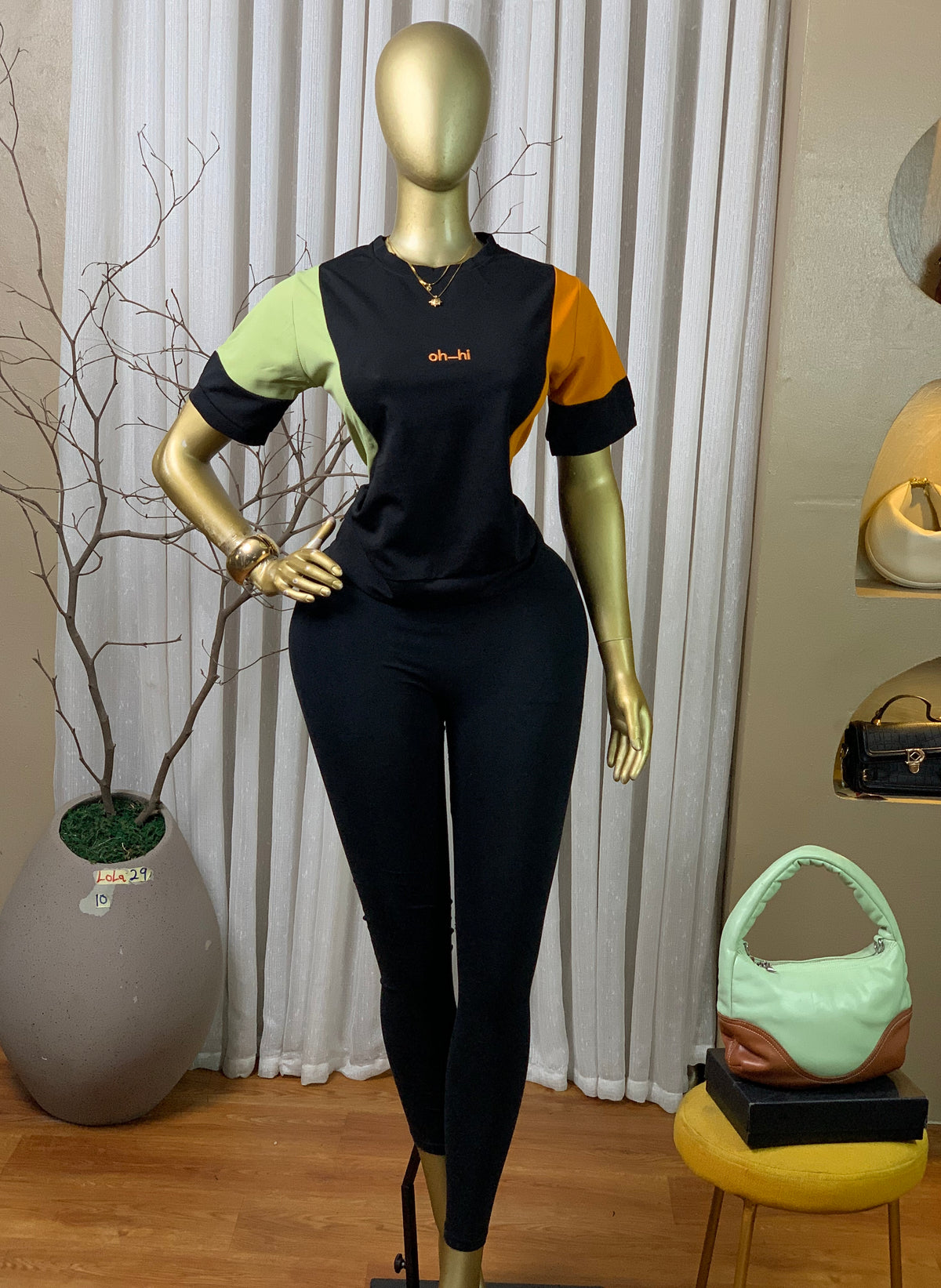 LOLA29 SIZE10 Top only