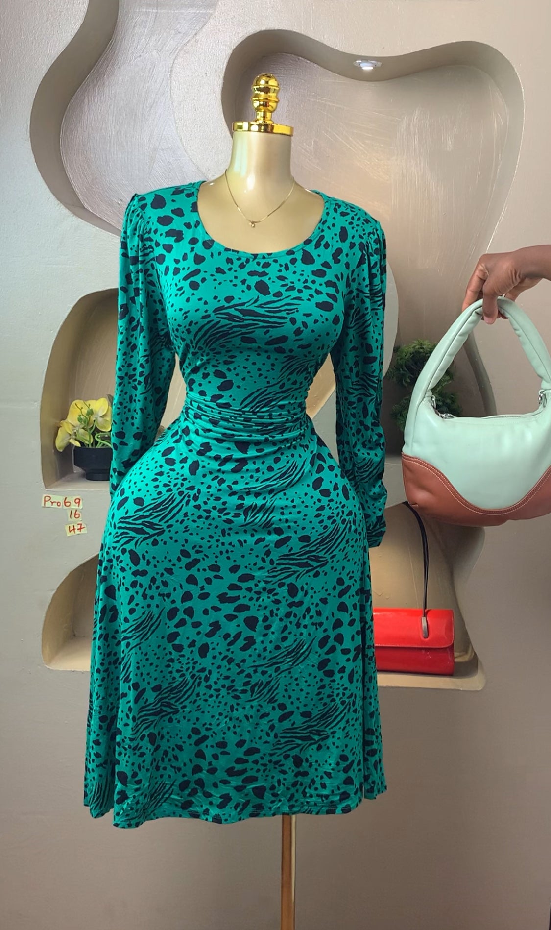 PRO69 SIZE16 DRESS Length47