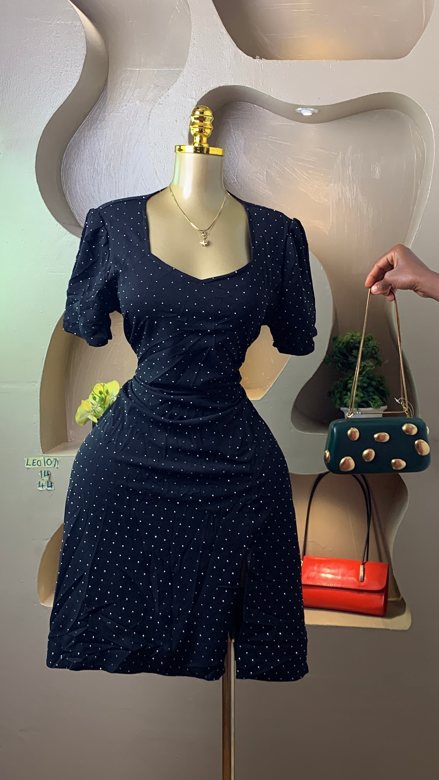 LEO101 BLACK DRESS SIZE14 Length44