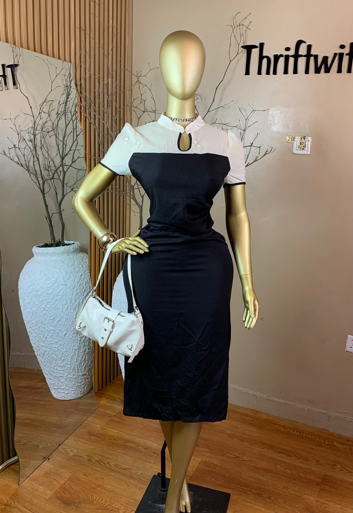 ZEE89 WHITE&BLACK CORPORATE DRESS Length42