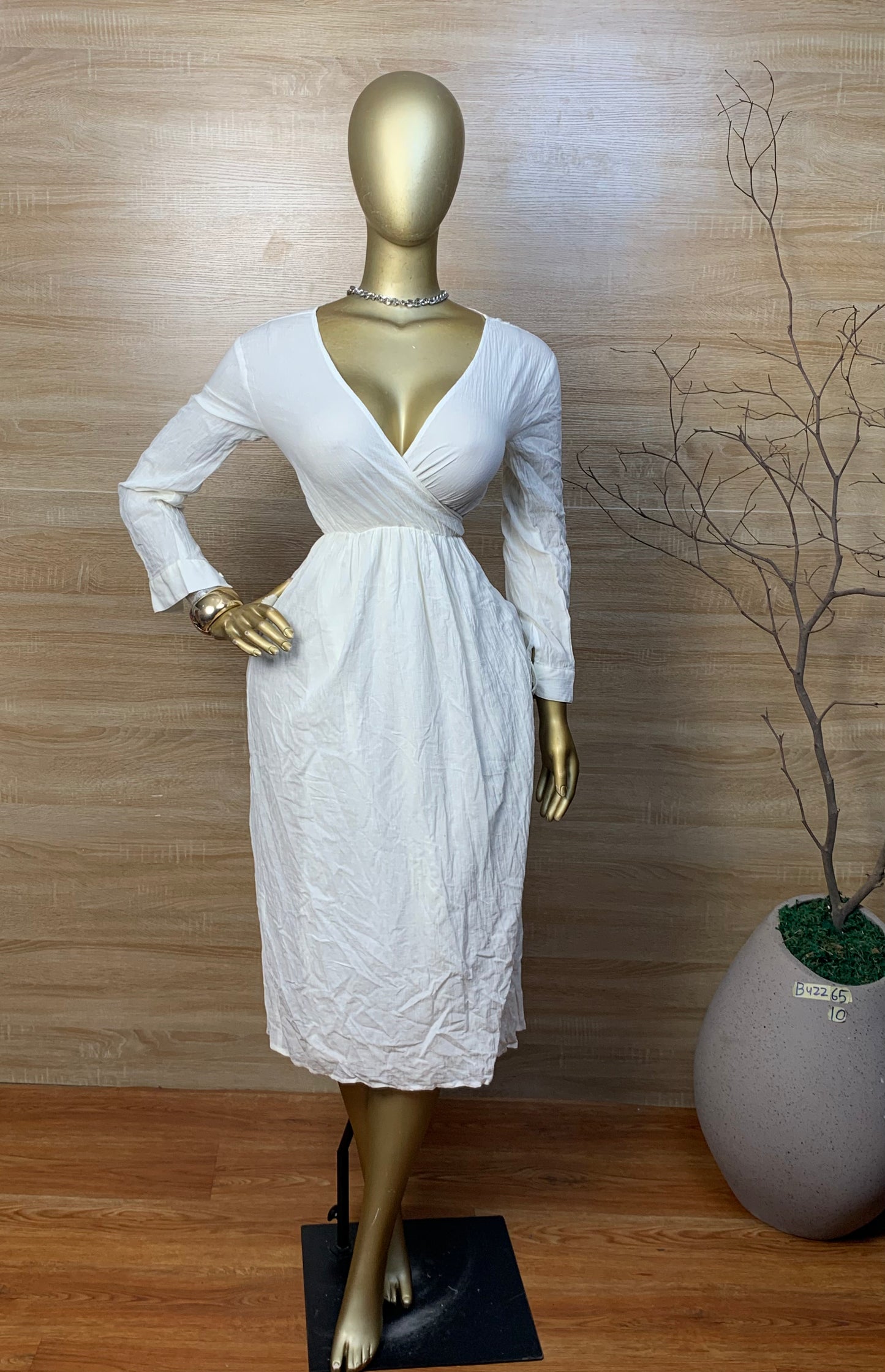 SIZE10 BUZZ65 WHITE  DRESS