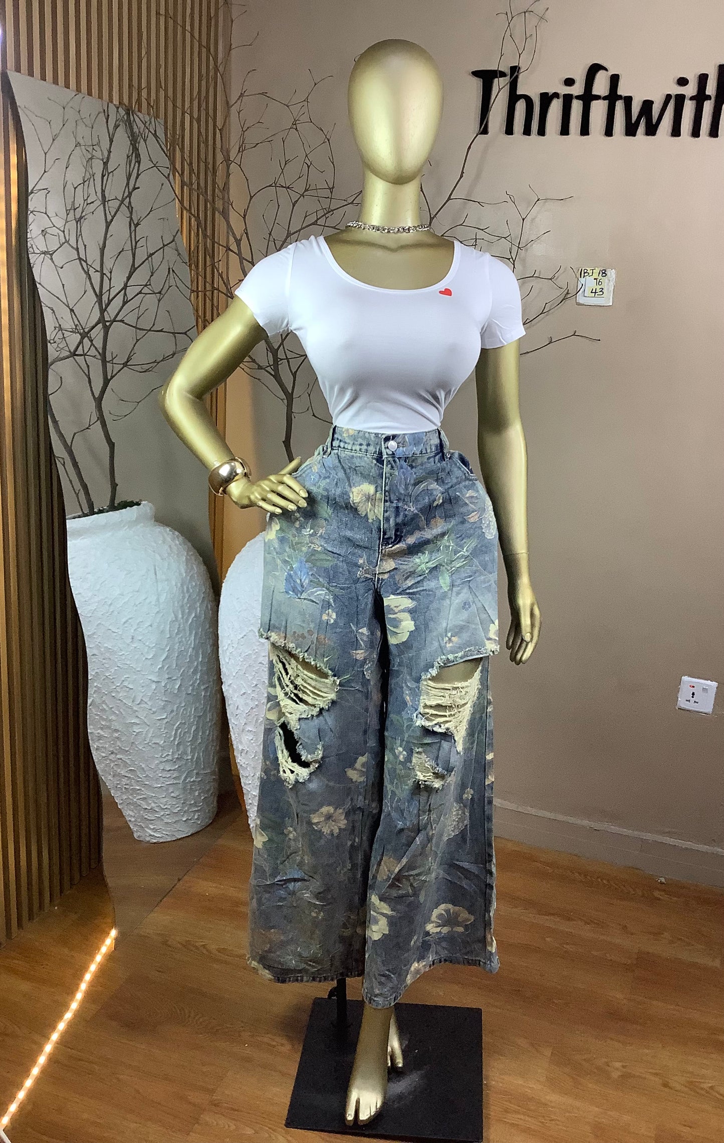 SIZE16 1Baggy jean18 Length43 (Jean only)