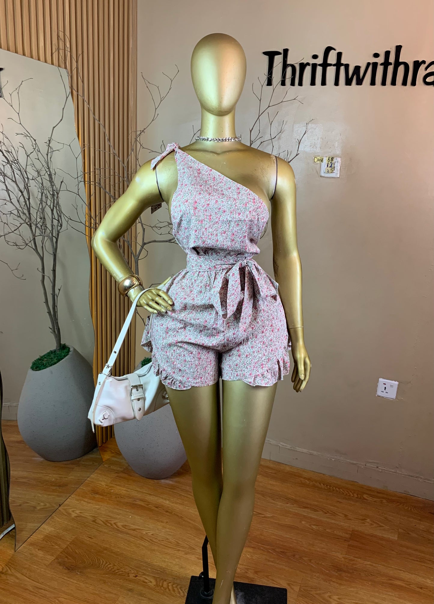 DAVE88 FLORAL PLAYSUIT SIZE10&12 Length35