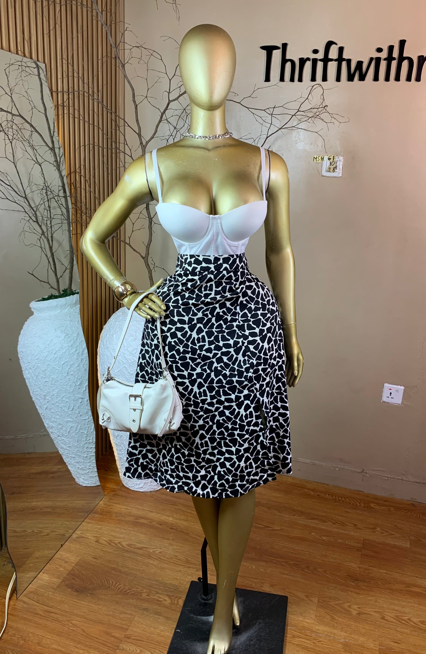 SIZE10 MSH61 WHITE&BLACK SKIRT Length28