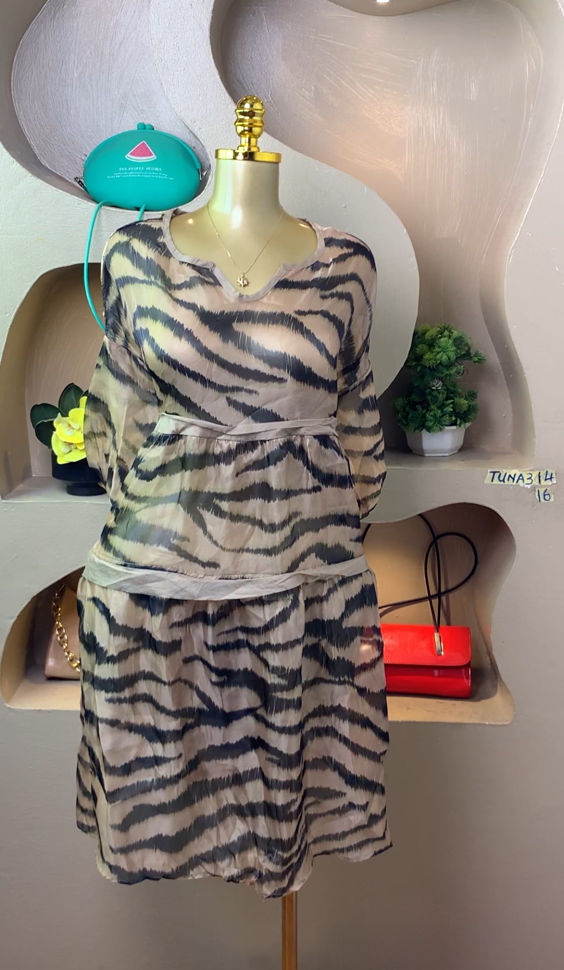 SIZE16 TUNA314 (free dress)